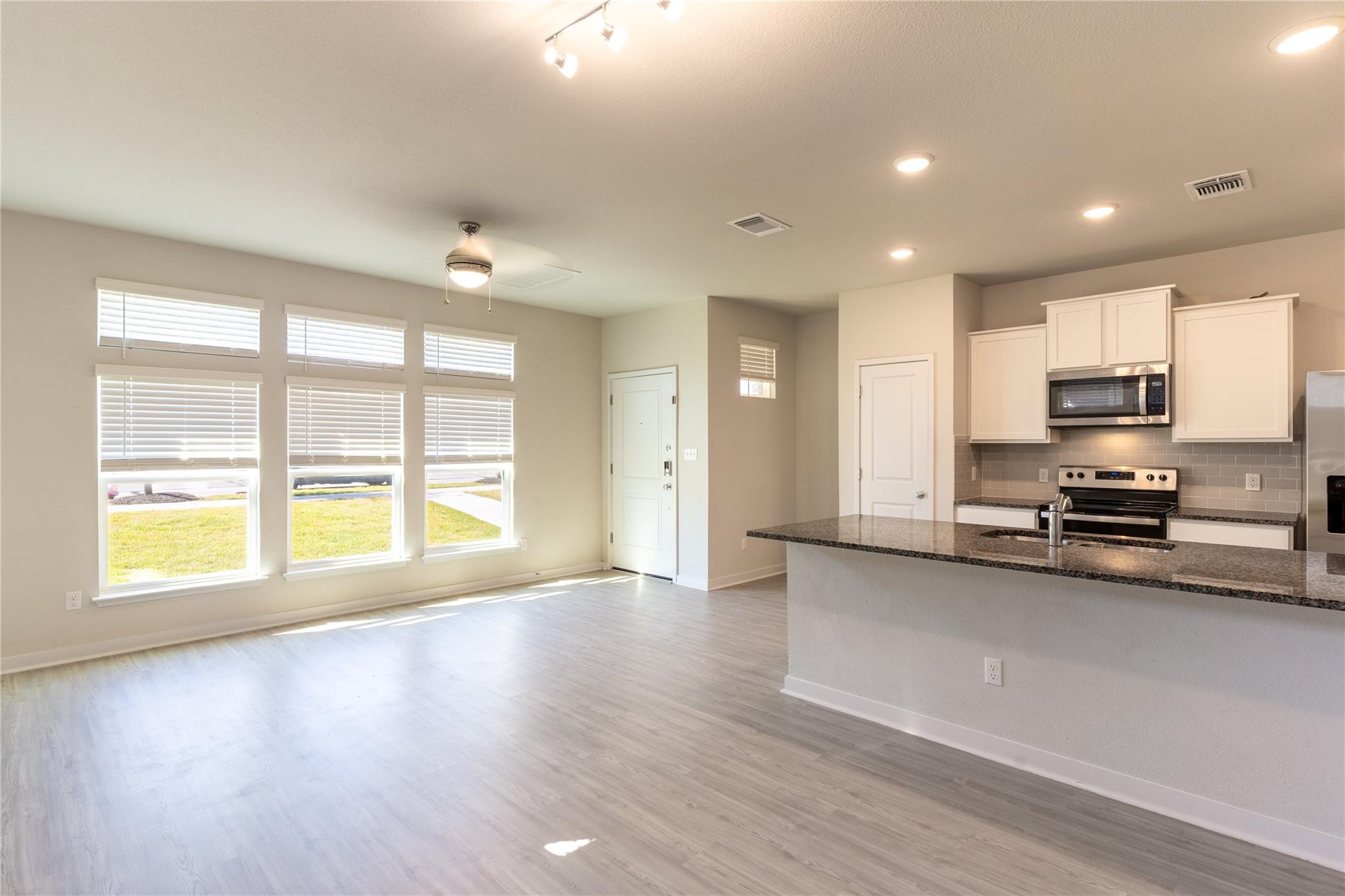 605 W South St # 321, Leander, TX 78641