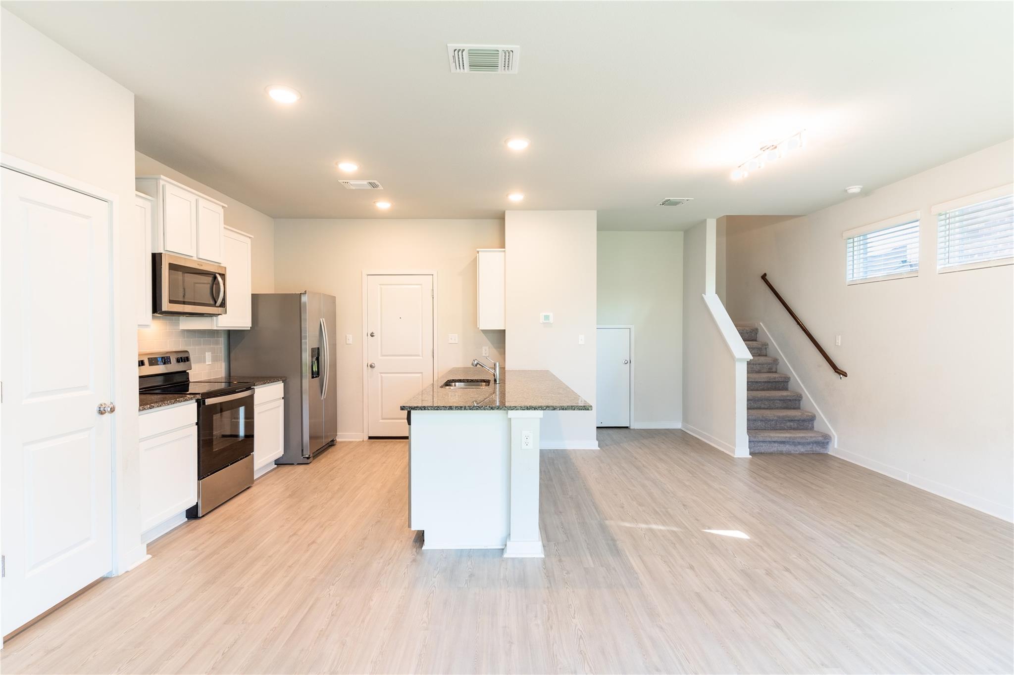 605 W South St # 321, Leander, TX 78641