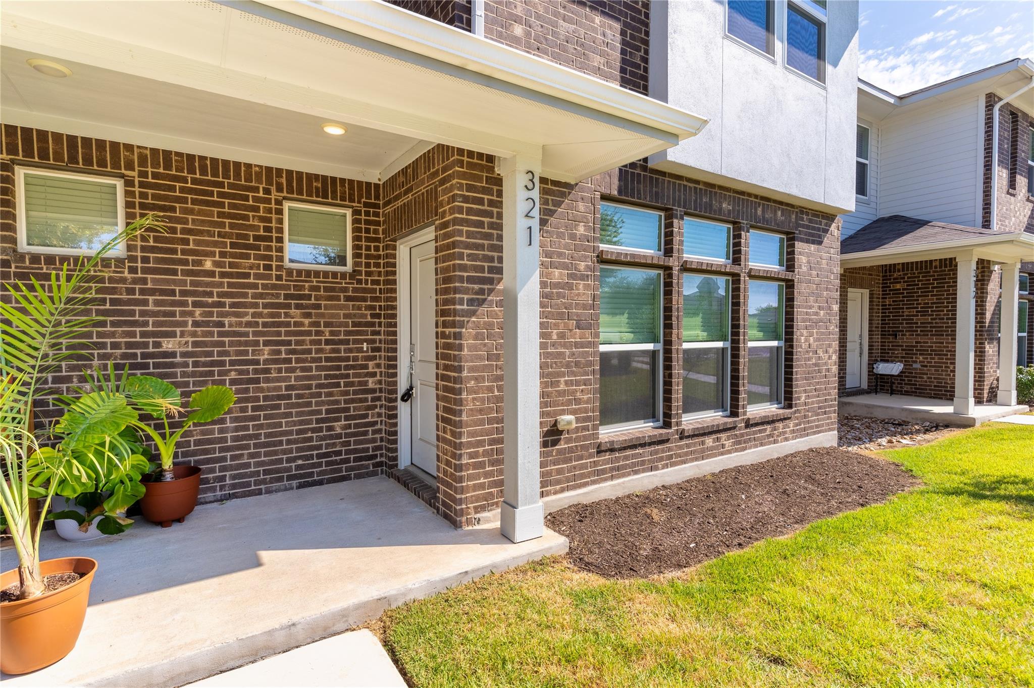 605 W South St # 321, Leander, TX 78641