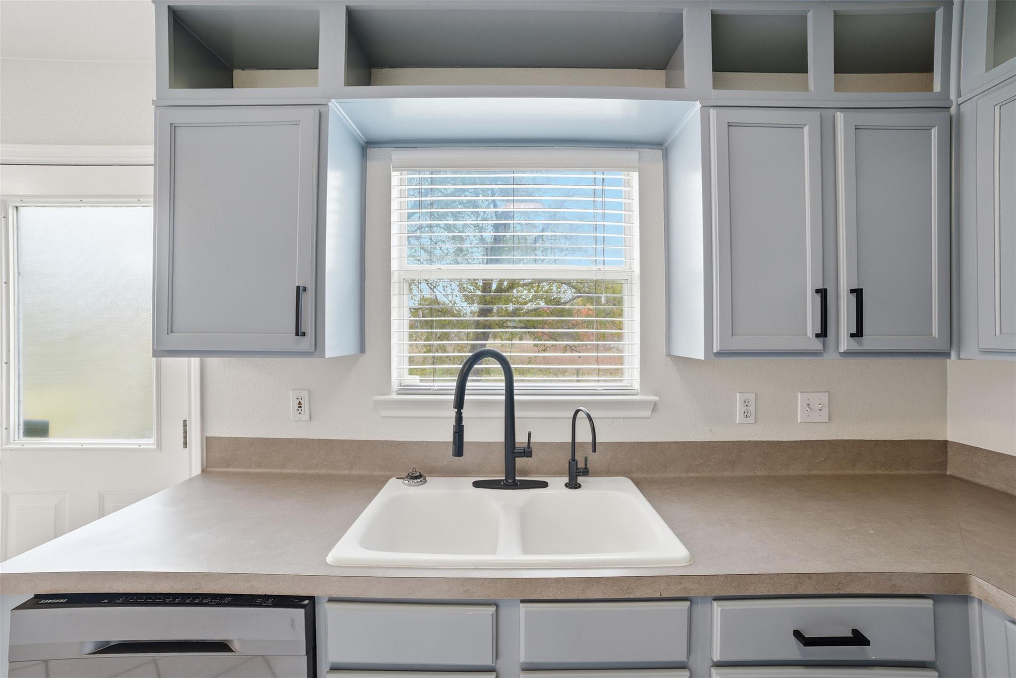 1601 Breezy Ct, Round Rock, TX 78664