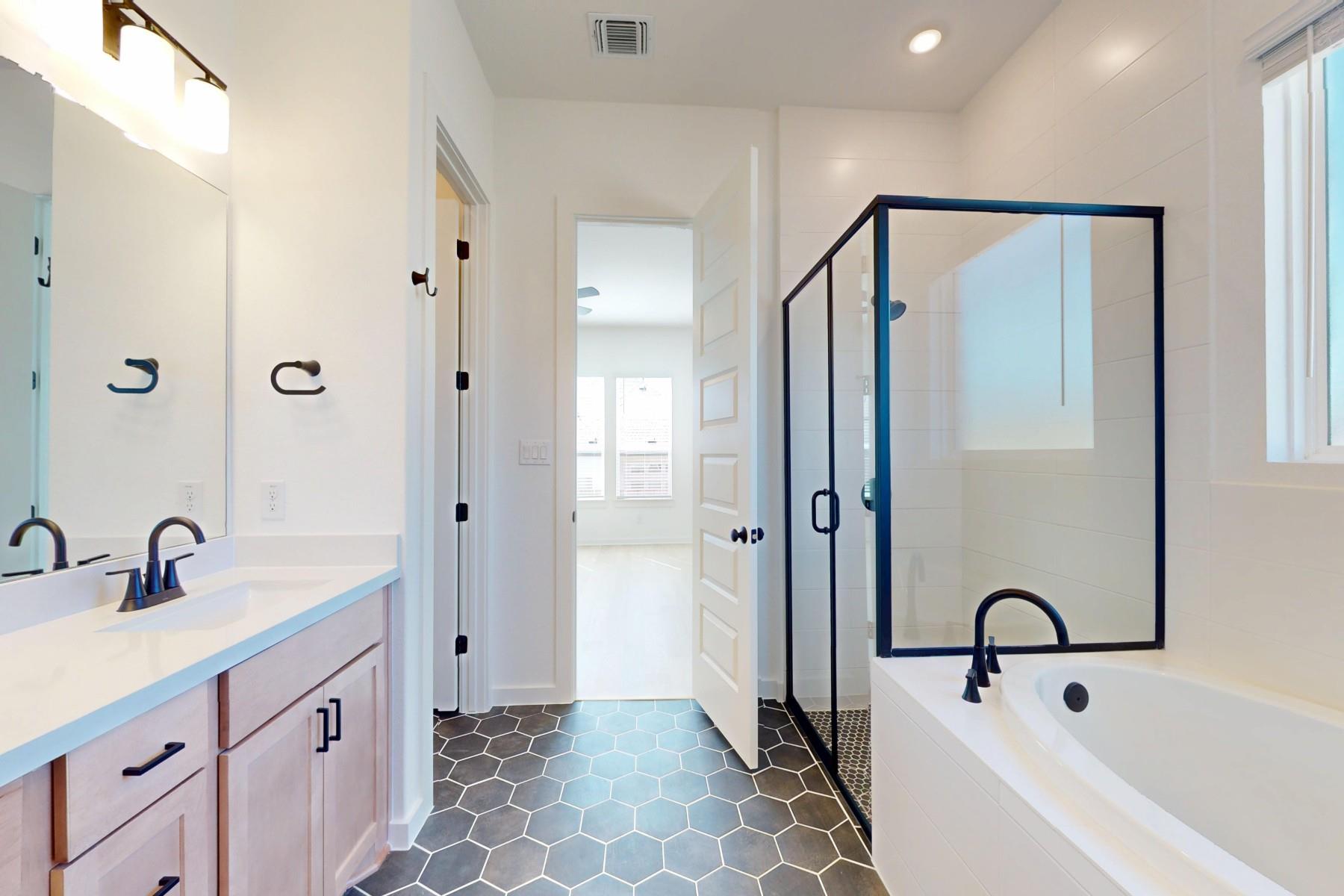 137 Bishop Wood Rd, Dripping Springs, TX 78620