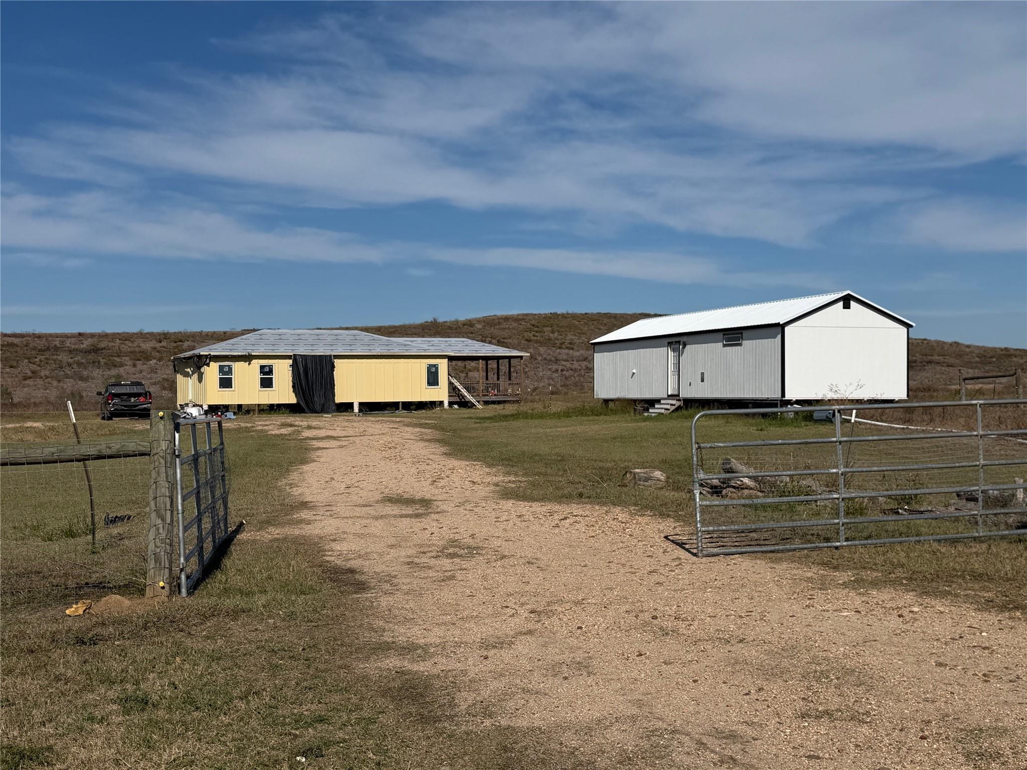 2051 County Road 102, Columbus, TX 78934