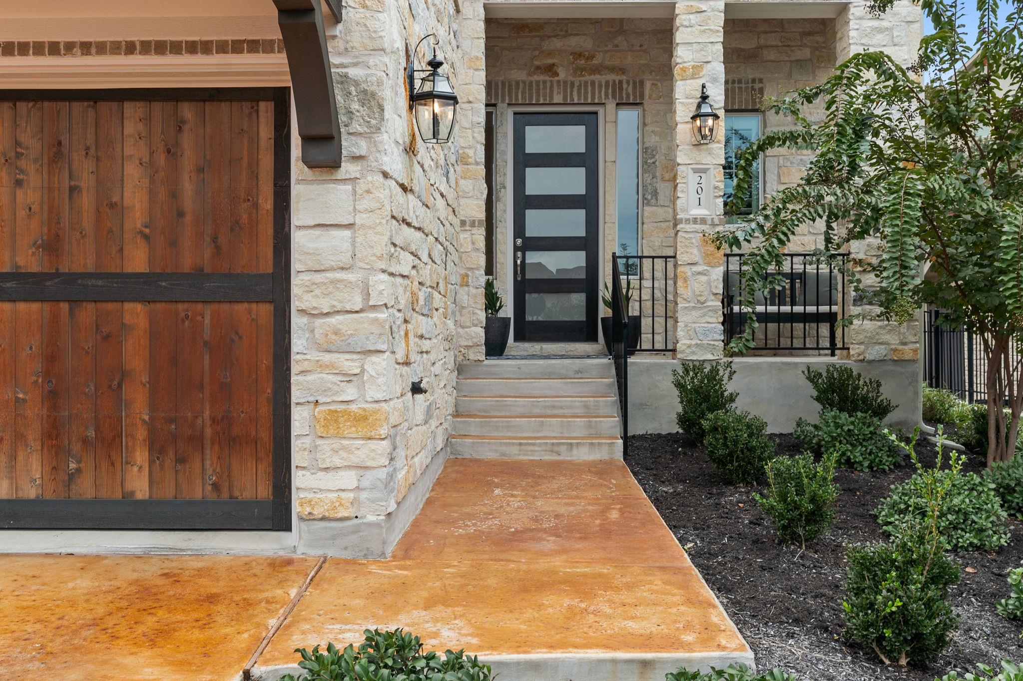 201 Beneteau Dr, Austin, TX 78738