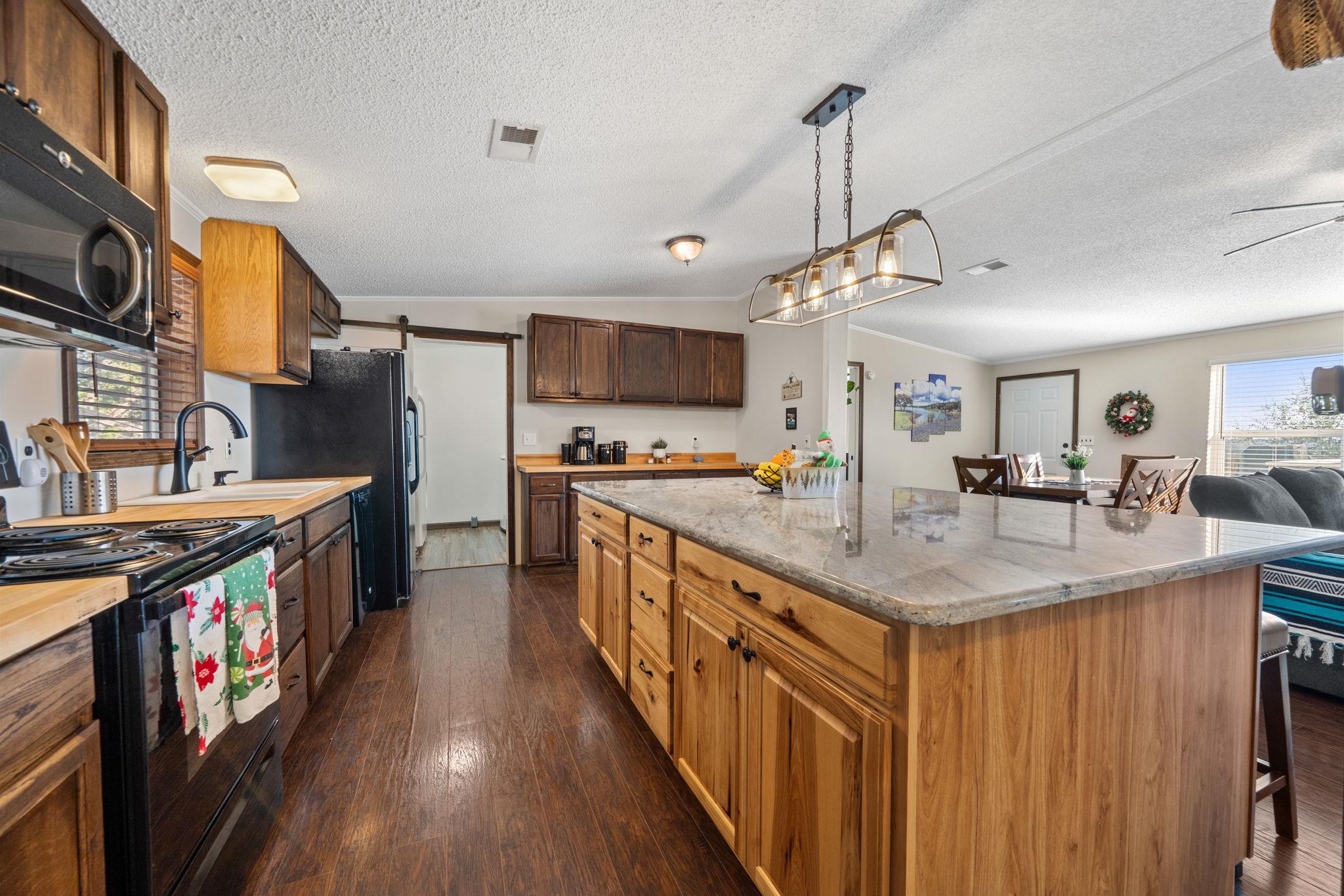 28609 Paradise Manor Dr, Marble Falls, TX 78654