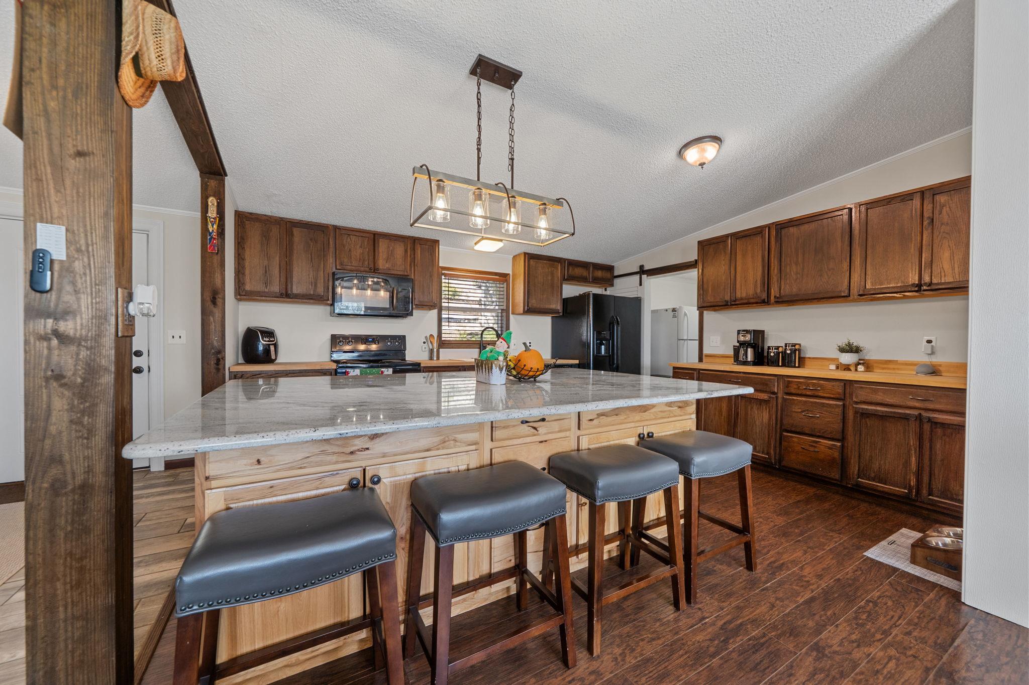 28609 Paradise Manor Dr, Marble Falls, TX 78654