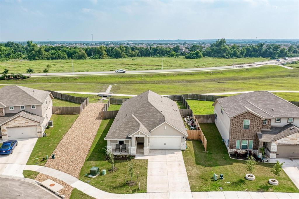 518 Windy Reed Rd, Hutto, TX 78634