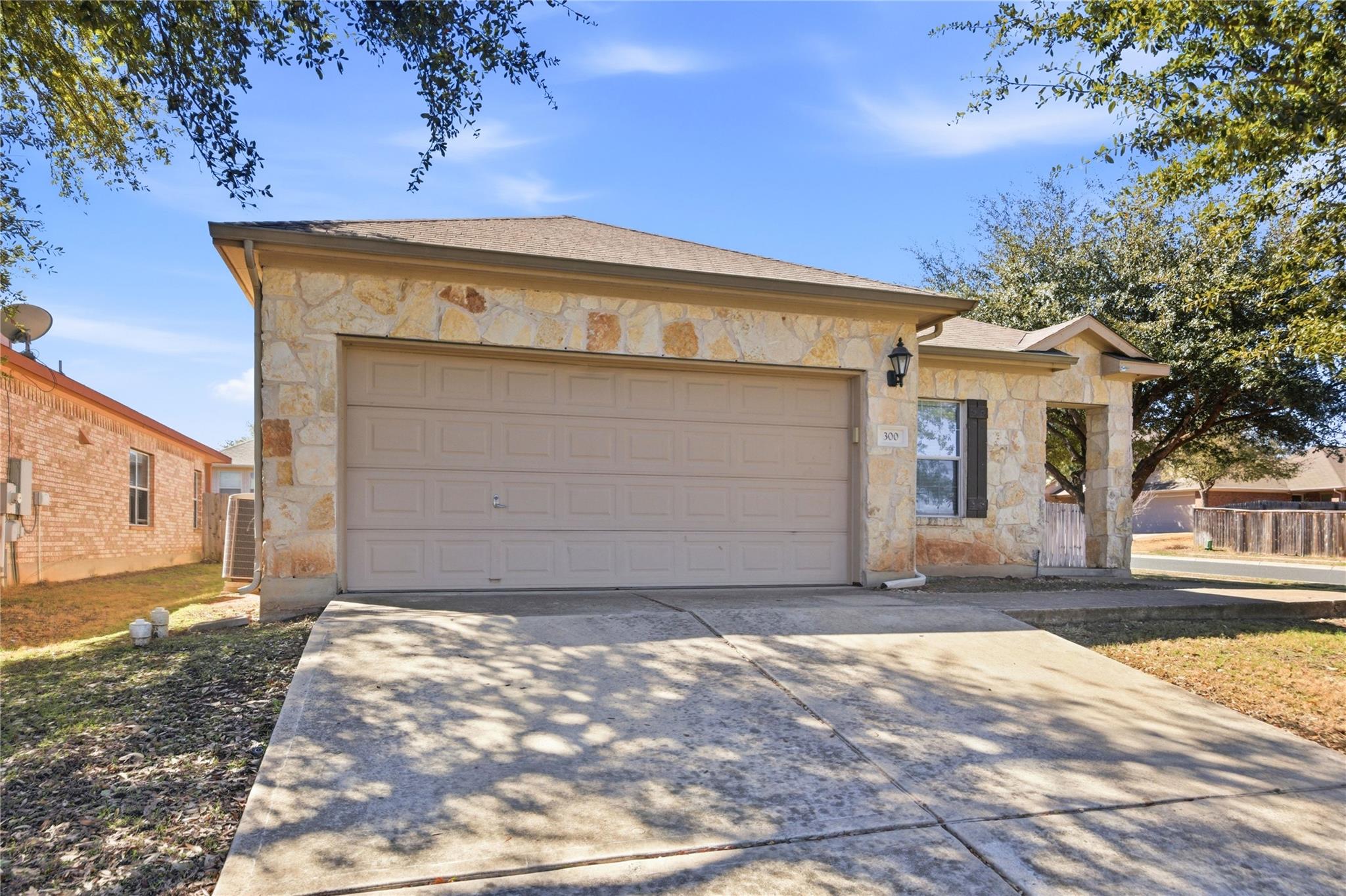 300 Golden Eagle Ln, Leander, TX 78641
