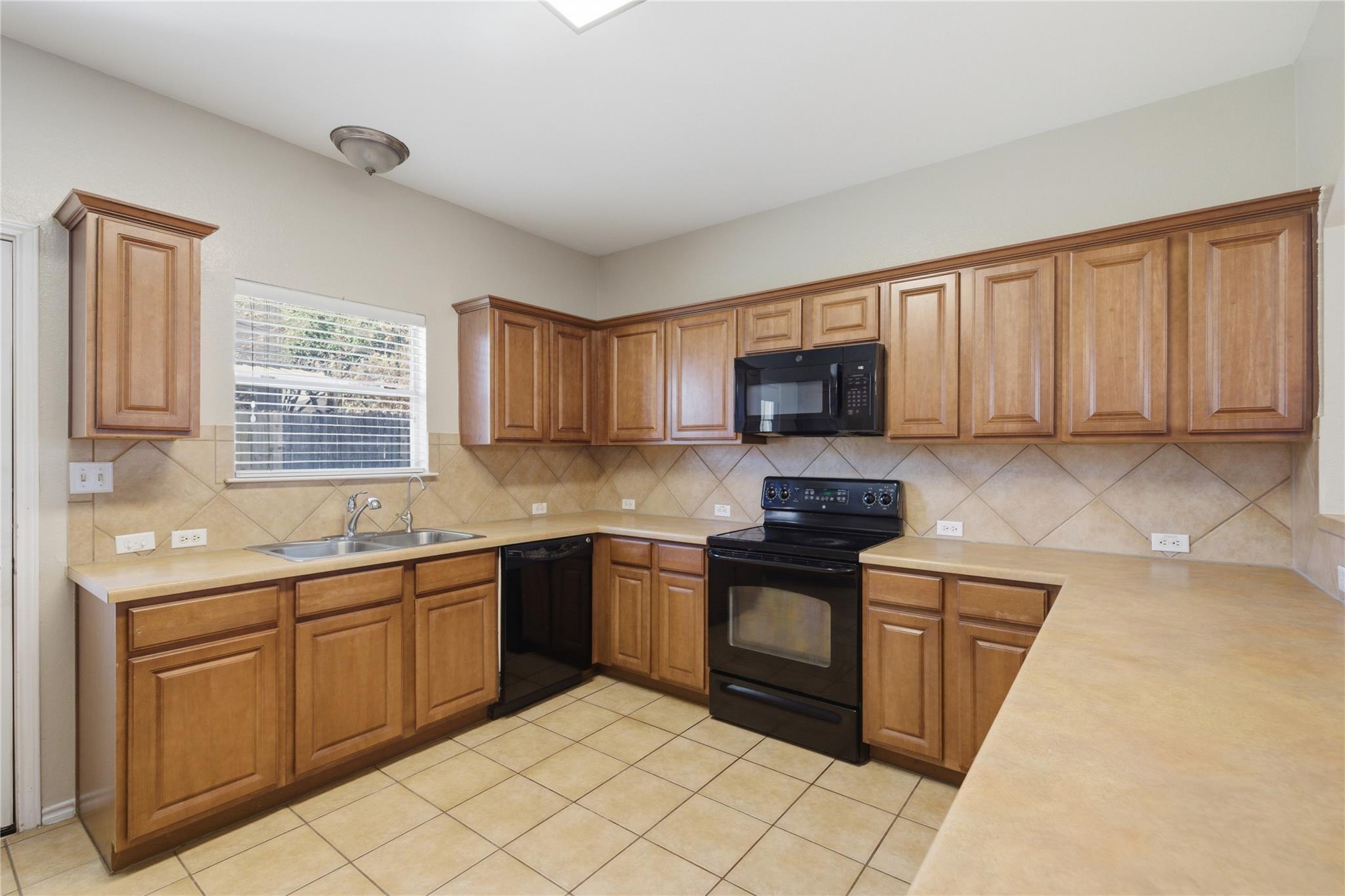 300 Golden Eagle Ln, Leander, TX 78641