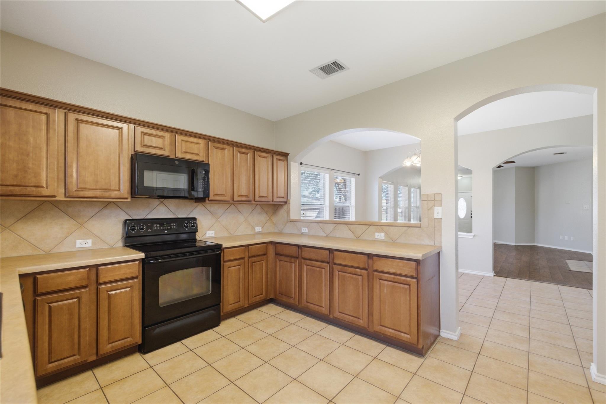 300 Golden Eagle Ln, Leander, TX 78641