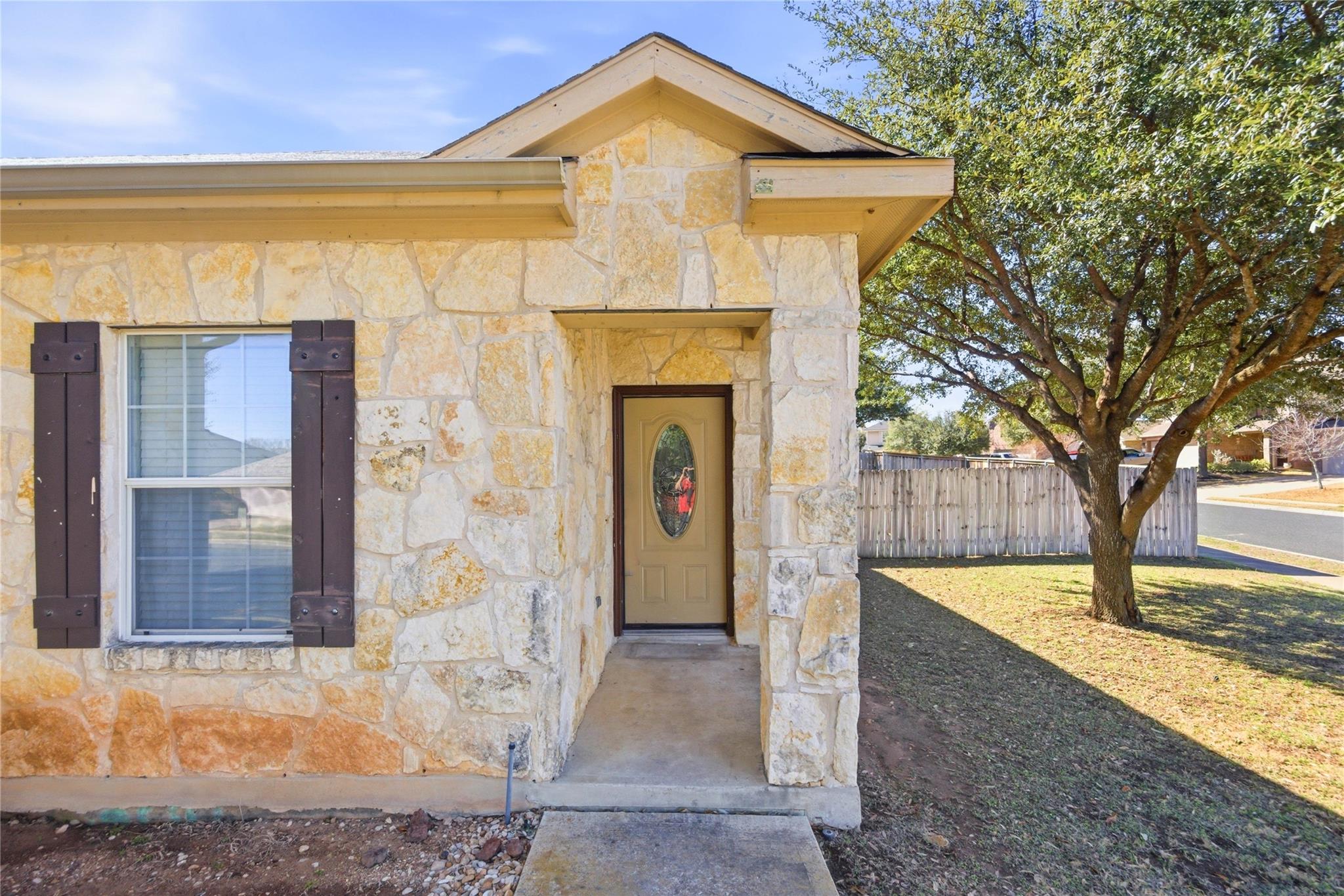 300 Golden Eagle Ln, Leander, TX 78641