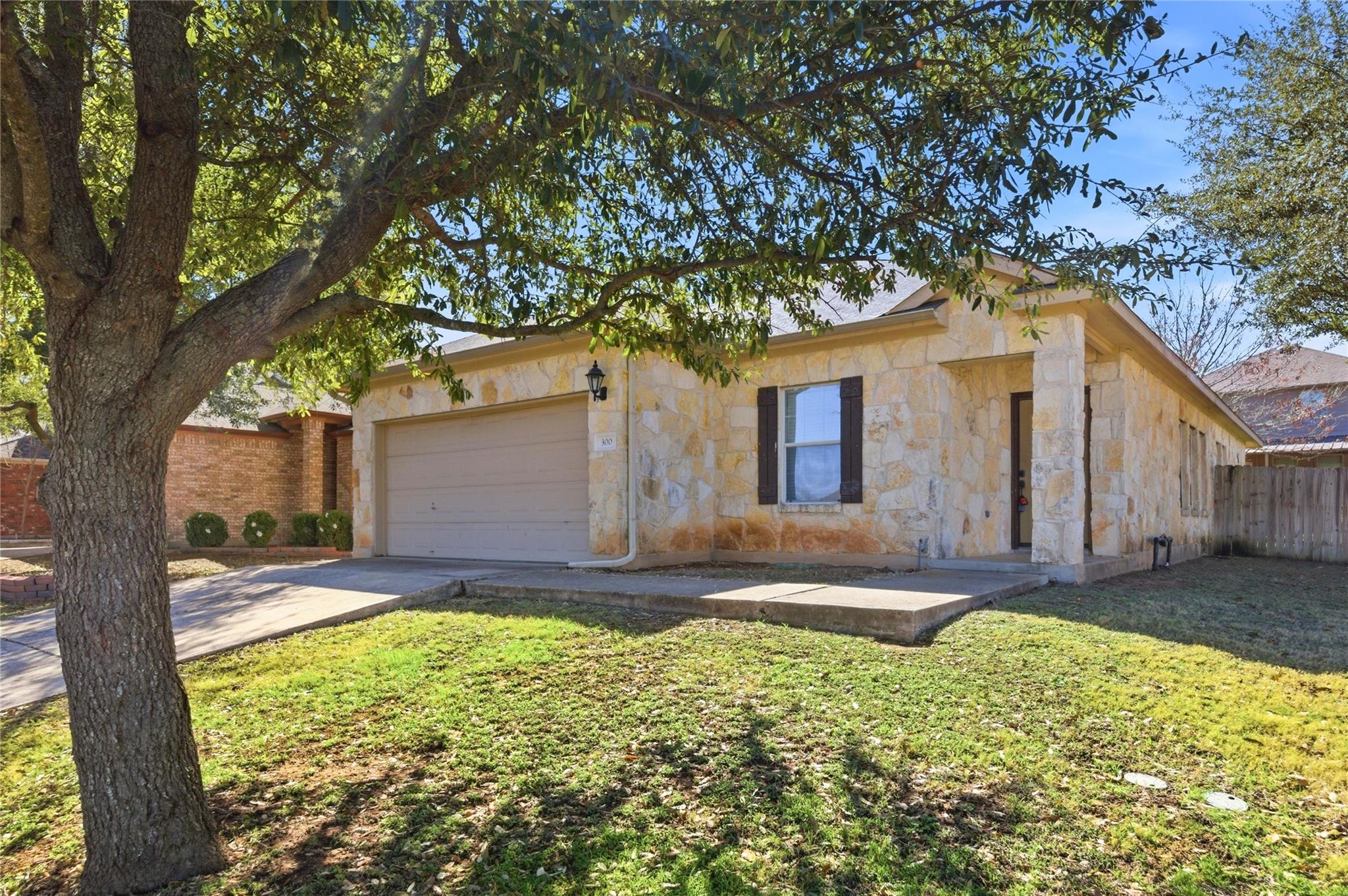 300 Golden Eagle Ln, Leander, TX 78641