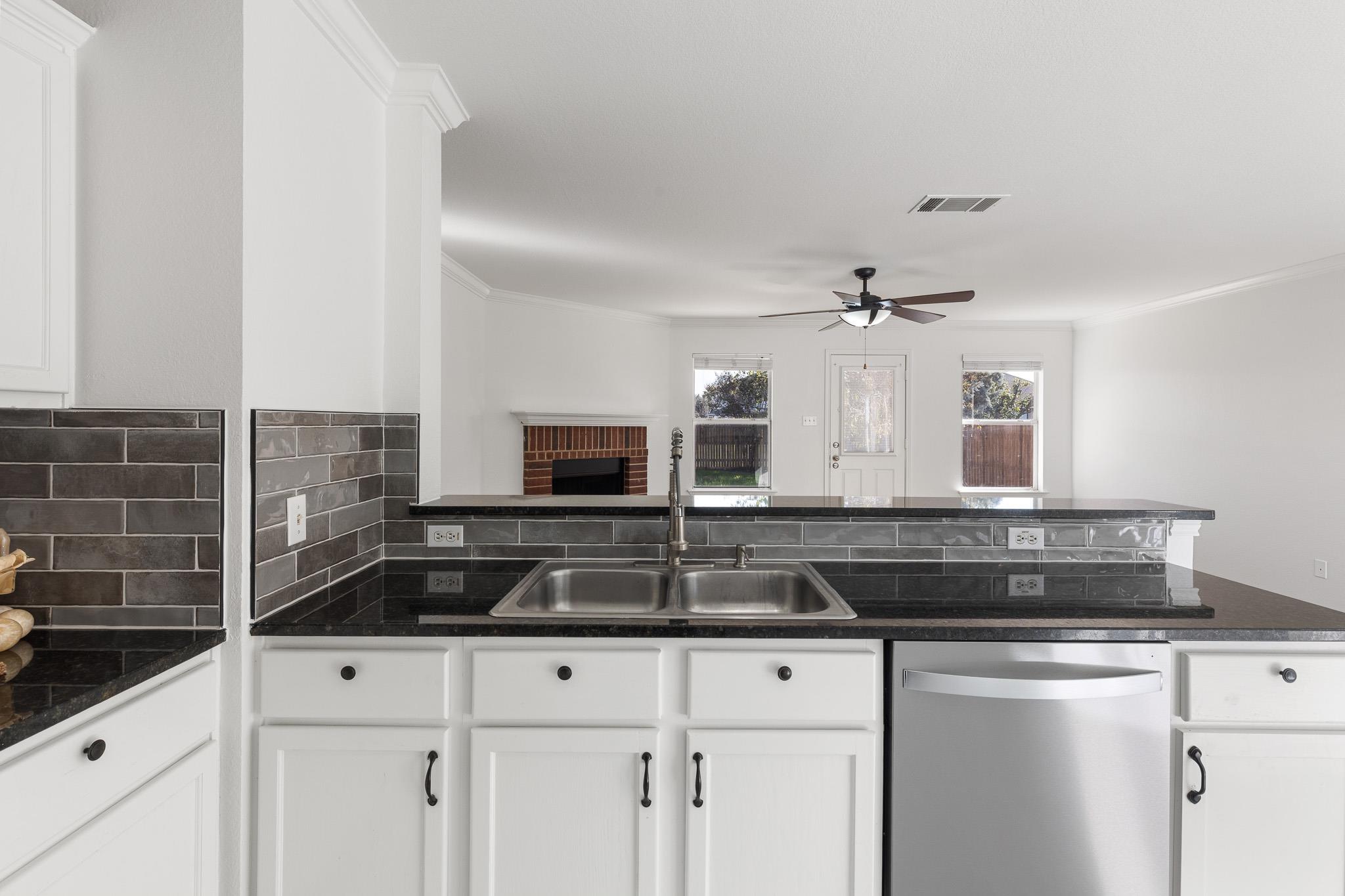 406 Golden Gate Dr, Leander, TX 78641