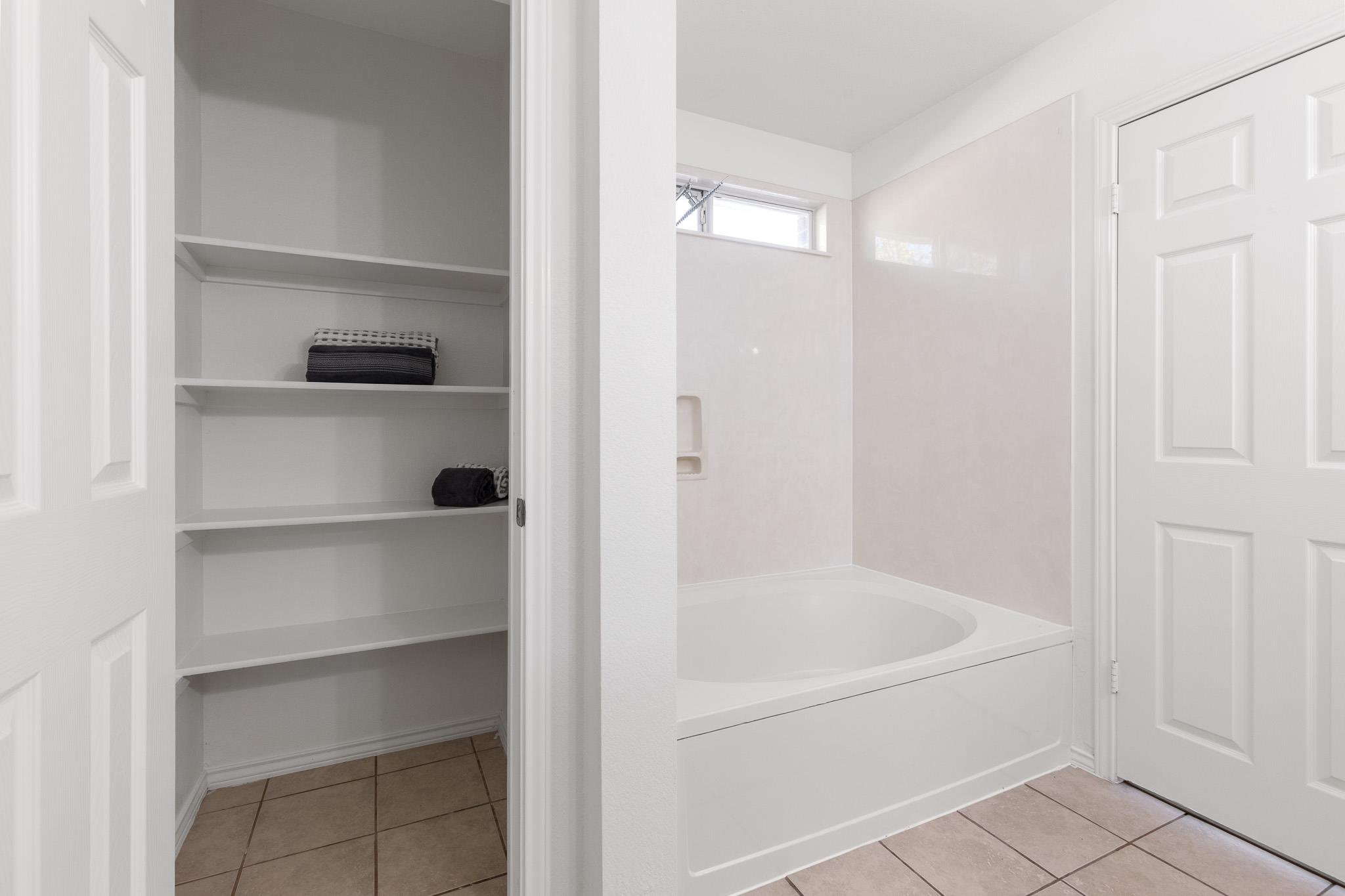 406 Golden Gate Dr, Leander, TX 78641