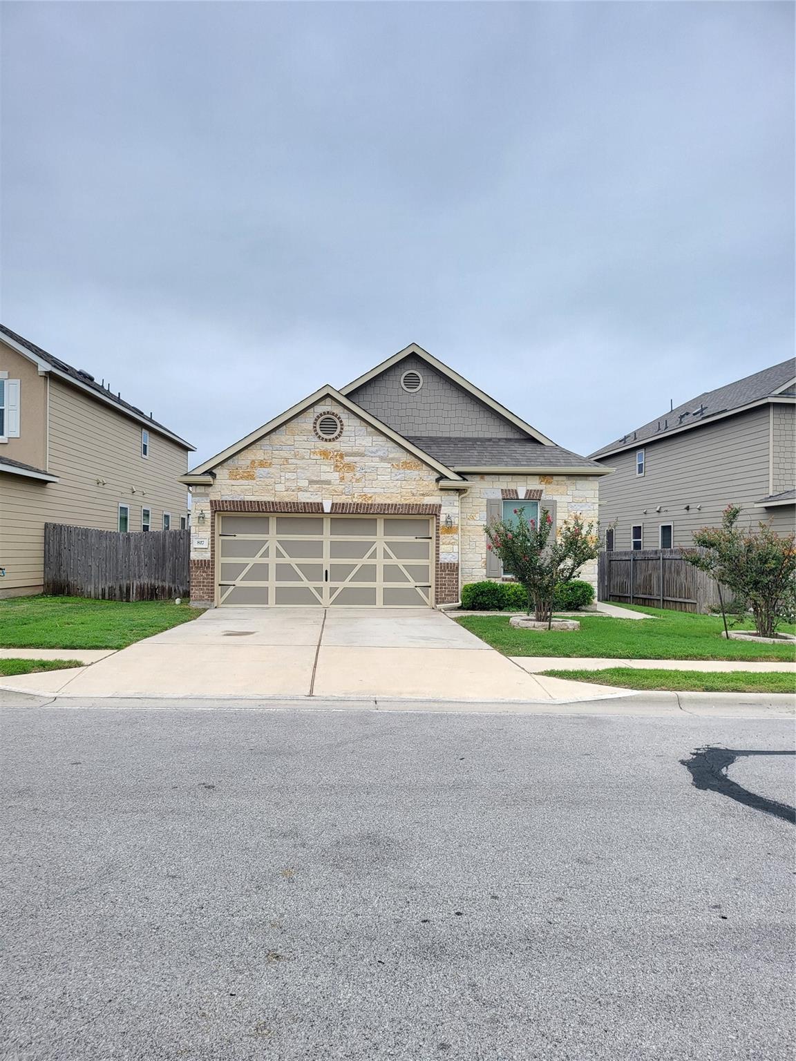 817 Solitude Dr, Pflugerville, TX 78660