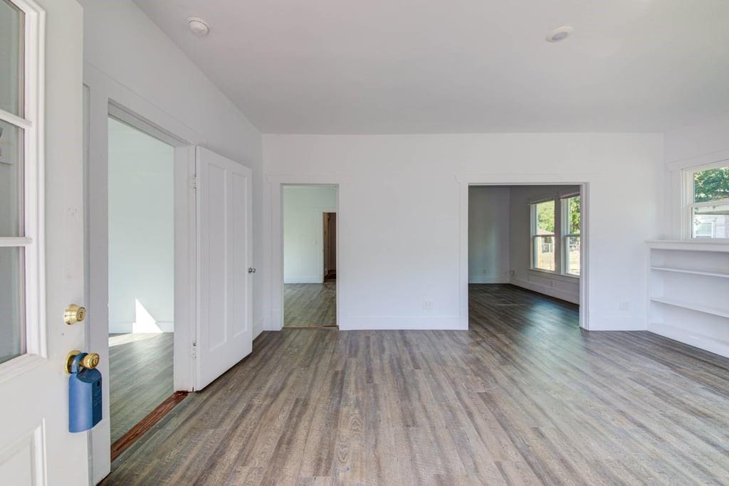 743 S Blanco St S, Lockhart, TX 78644