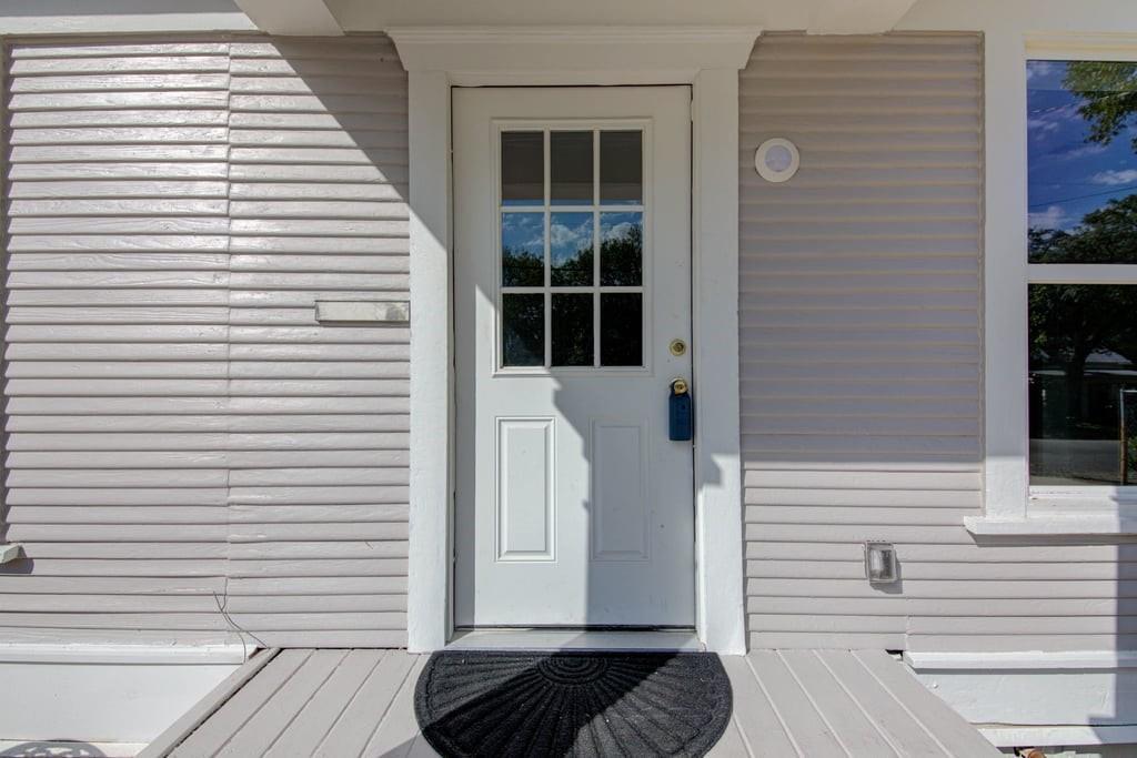 743 S Blanco St S, Lockhart, TX 78644