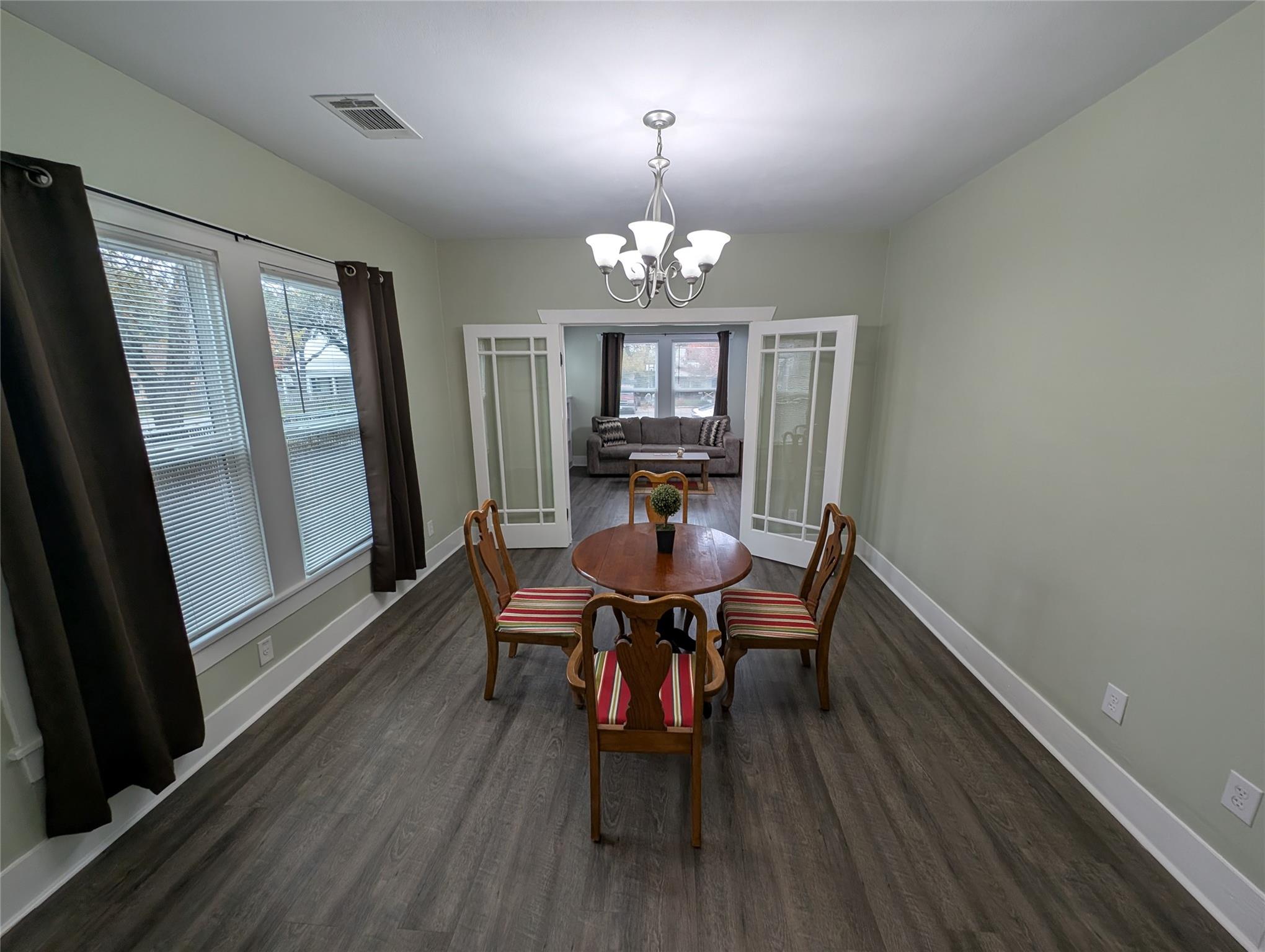 743 S Blanco St S, Lockhart, TX 78644