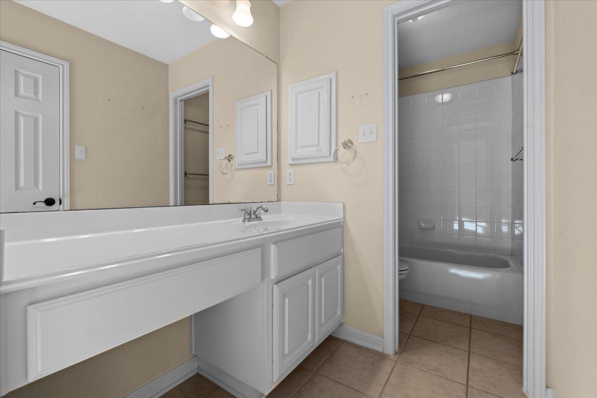 375 Colorado Dr, Cedar Creek, TX 78612