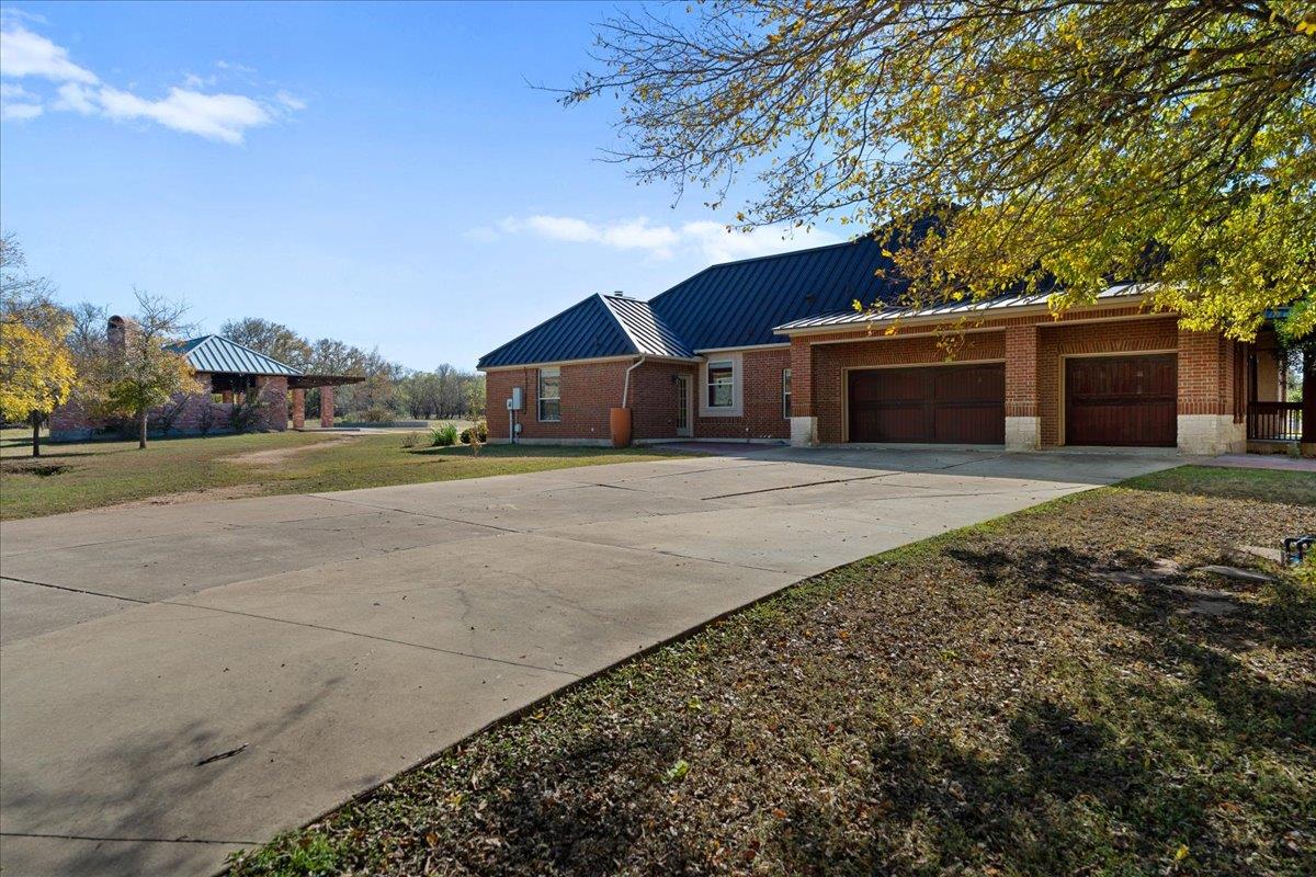 375 Colorado Dr, Cedar Creek, TX 78612