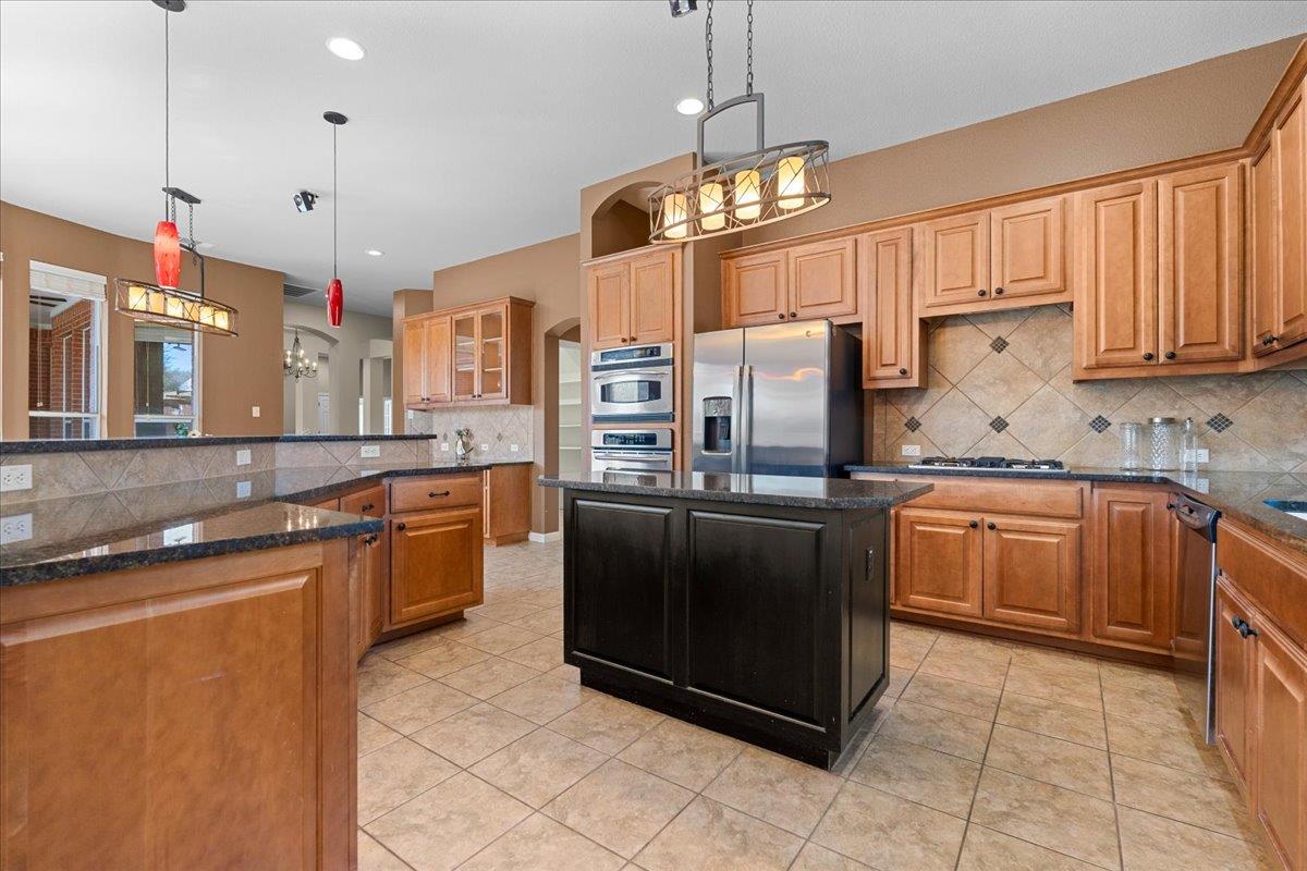 375 Colorado Dr, Cedar Creek, TX 78612