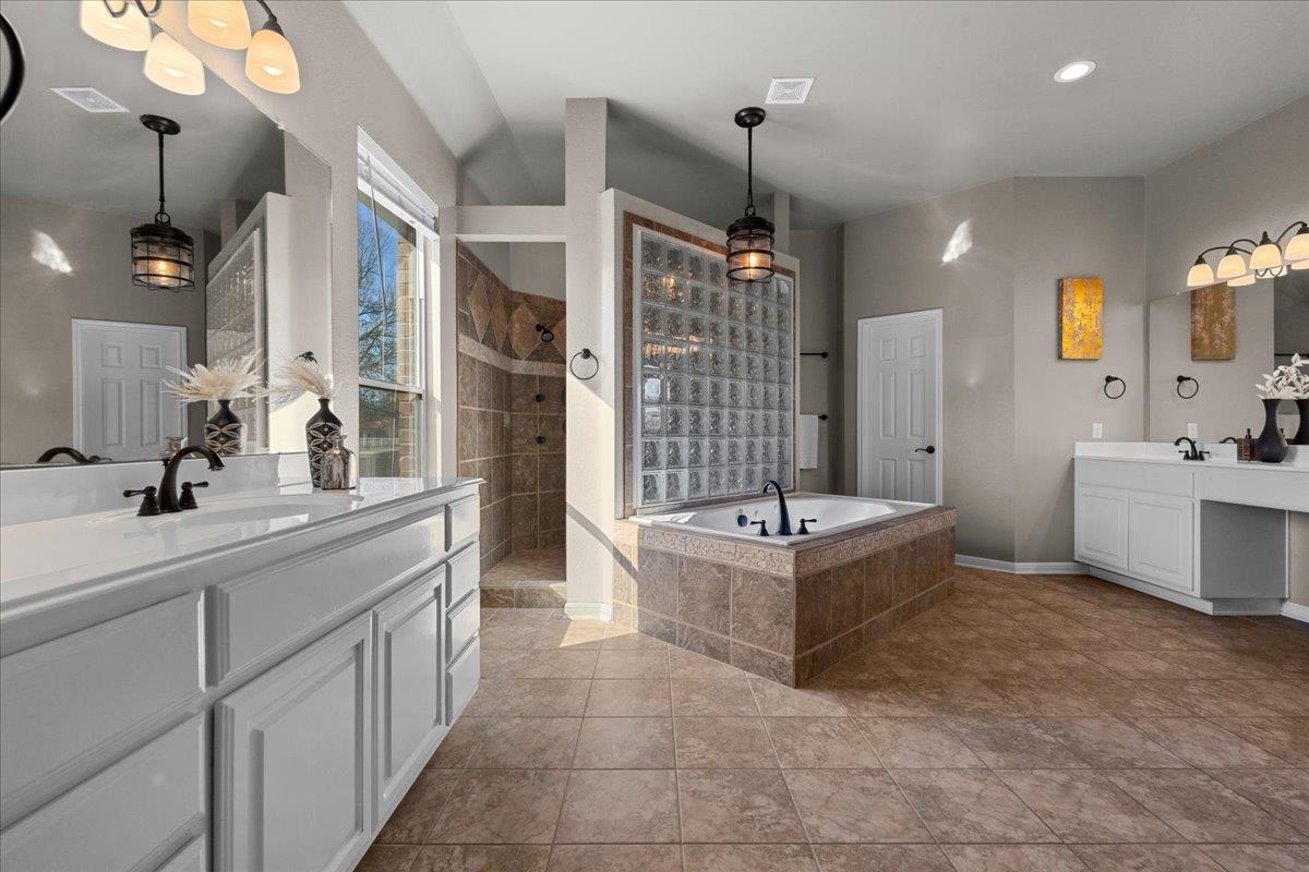 375 Colorado Dr, Cedar Creek, TX 78612