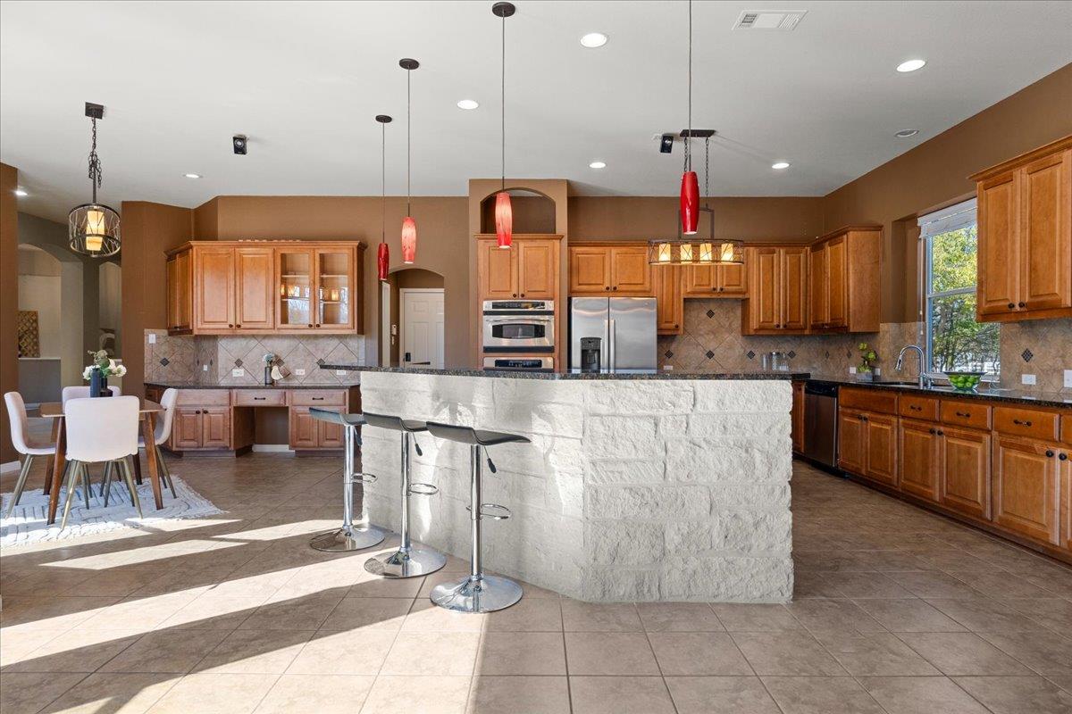 375 Colorado Dr, Cedar Creek, TX 78612