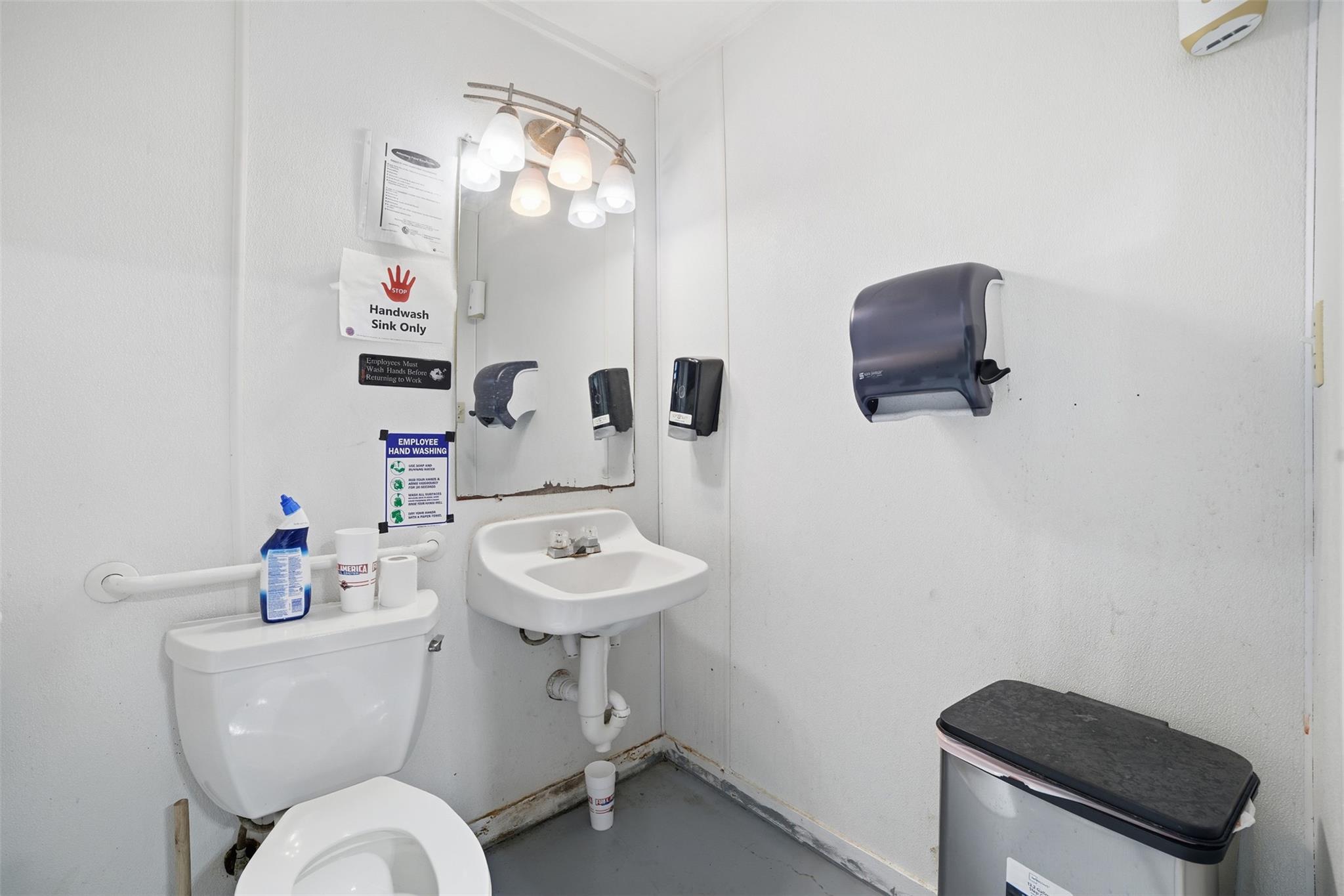 1017 LOOP 332 St, Liberty Hill, TX 78642