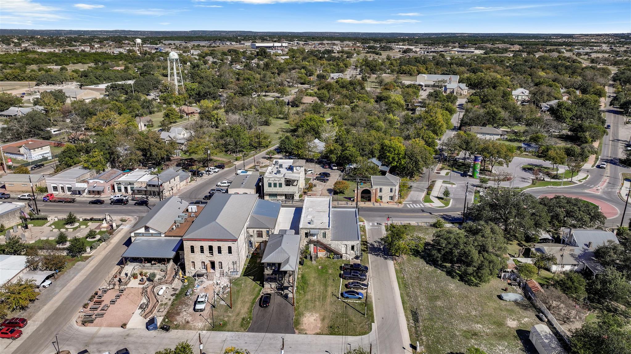 923 LOOP 332 St, Liberty Hill, TX 78642