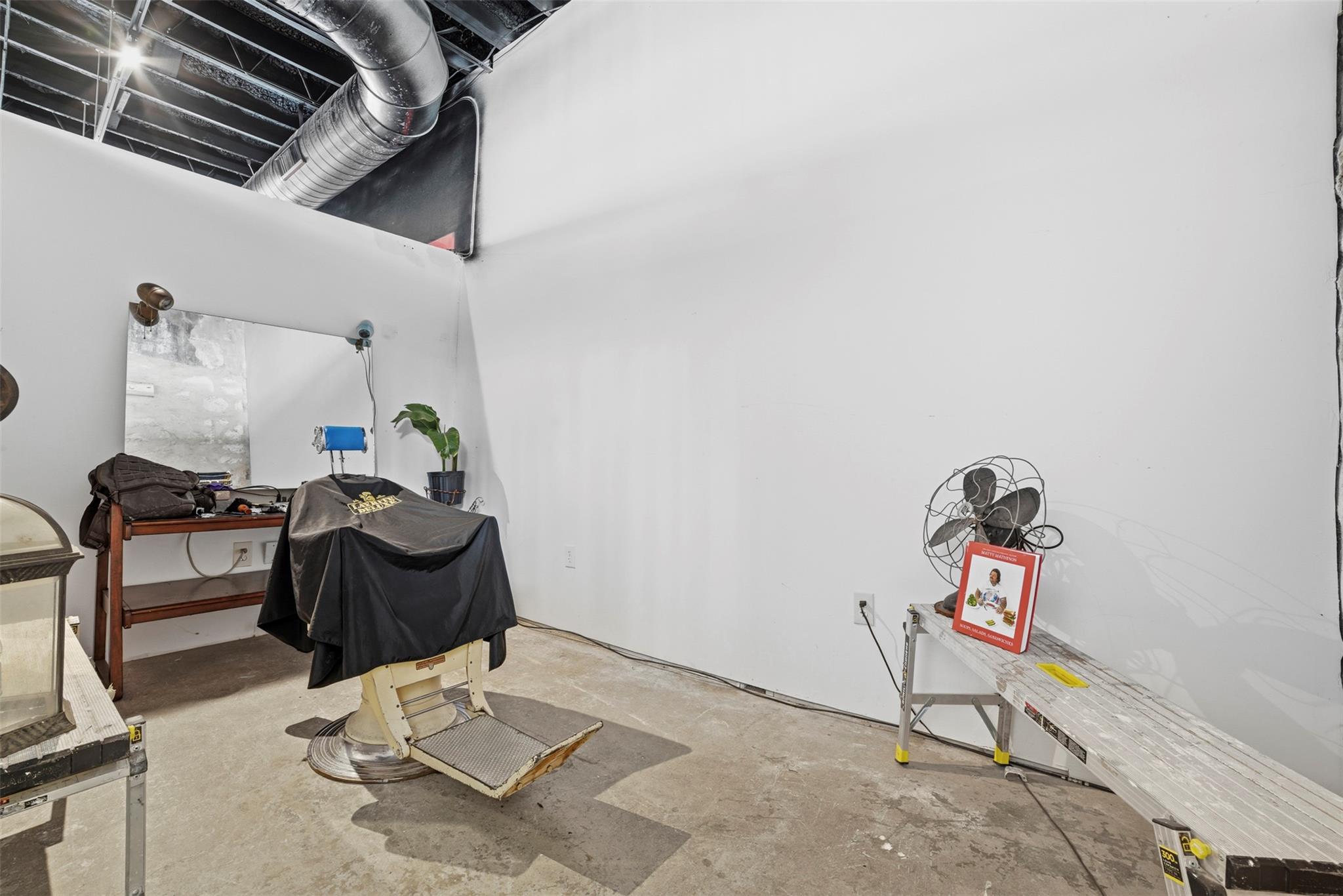 923 LOOP 332 St, Liberty Hill, TX 78642