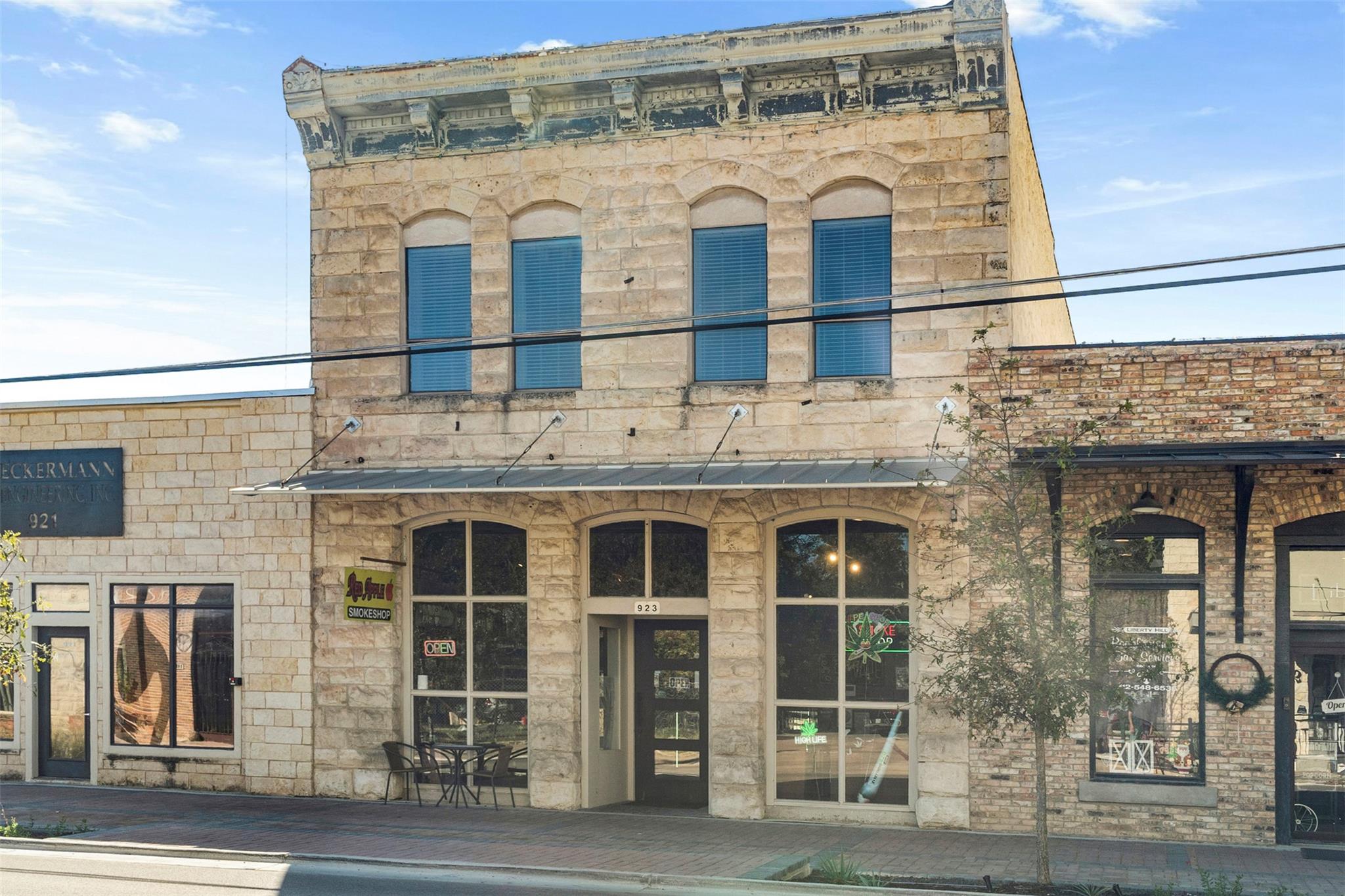 923 LOOP 332 St, Liberty Hill, TX 78642