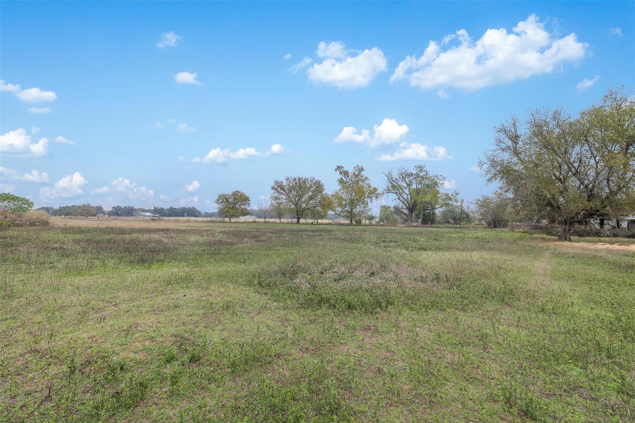 621 10th St, Lexington, TX 78947