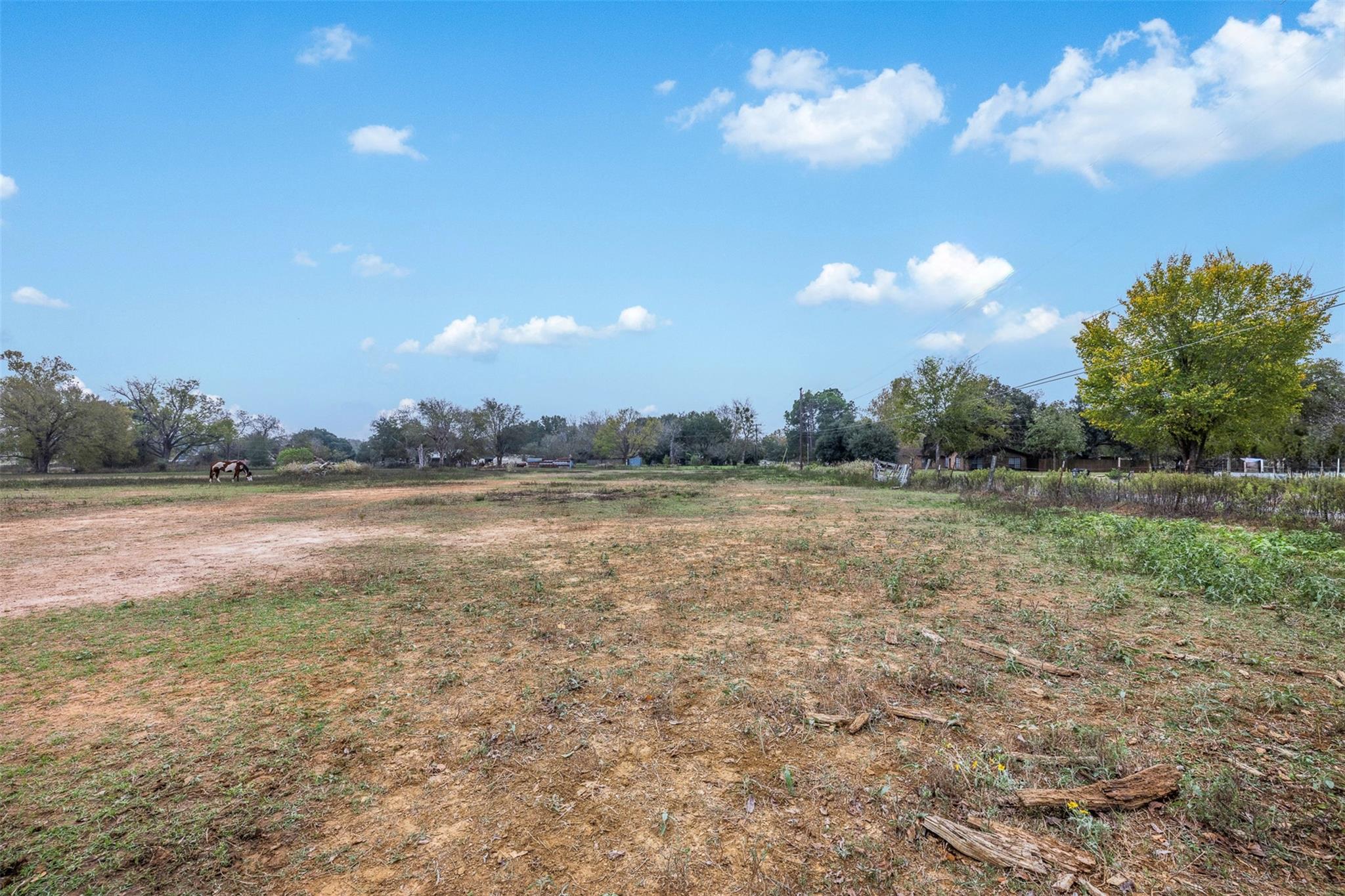 621 10th St, Lexington, TX 78947