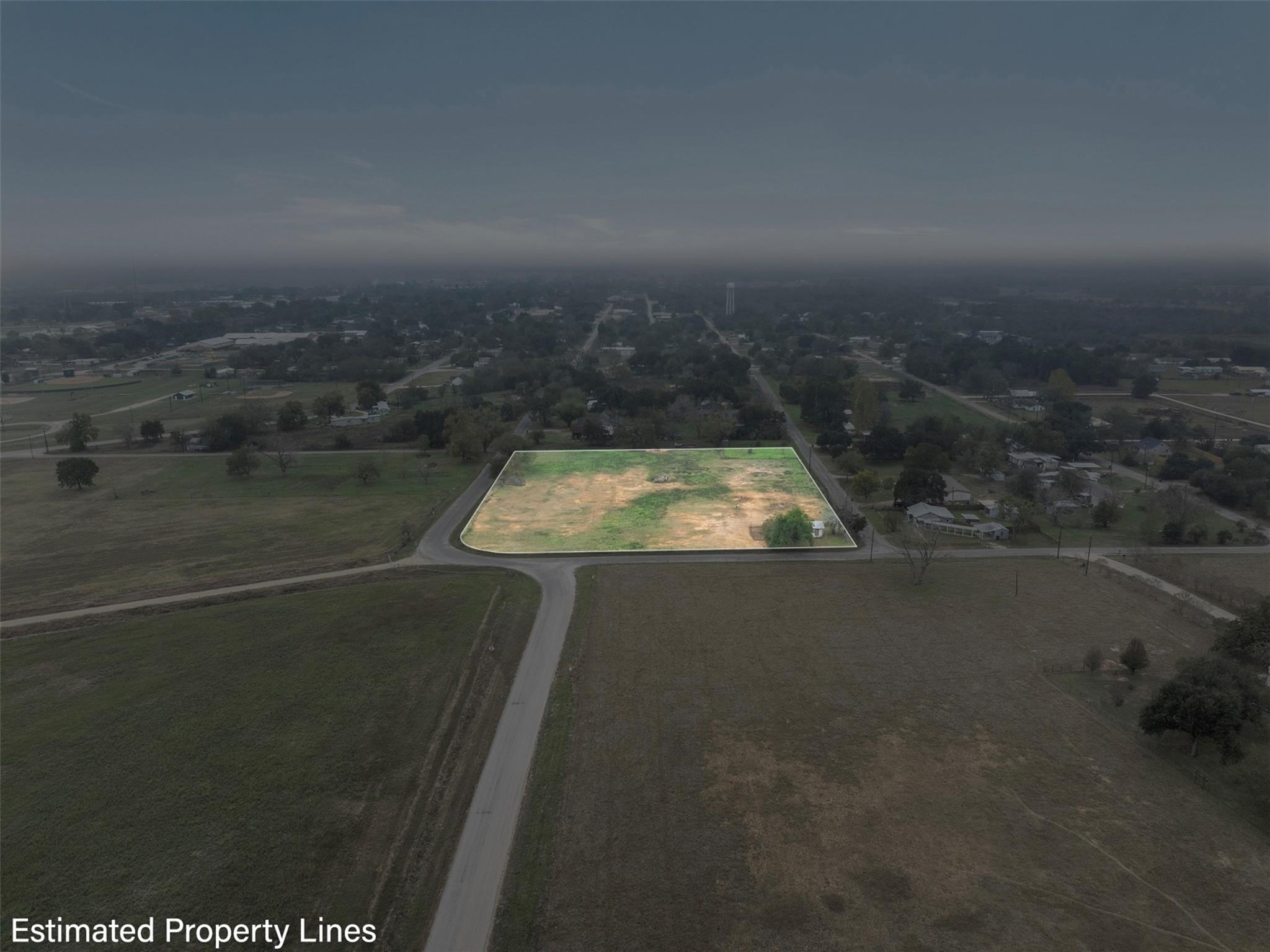 621 10th St, Lexington, TX 78947