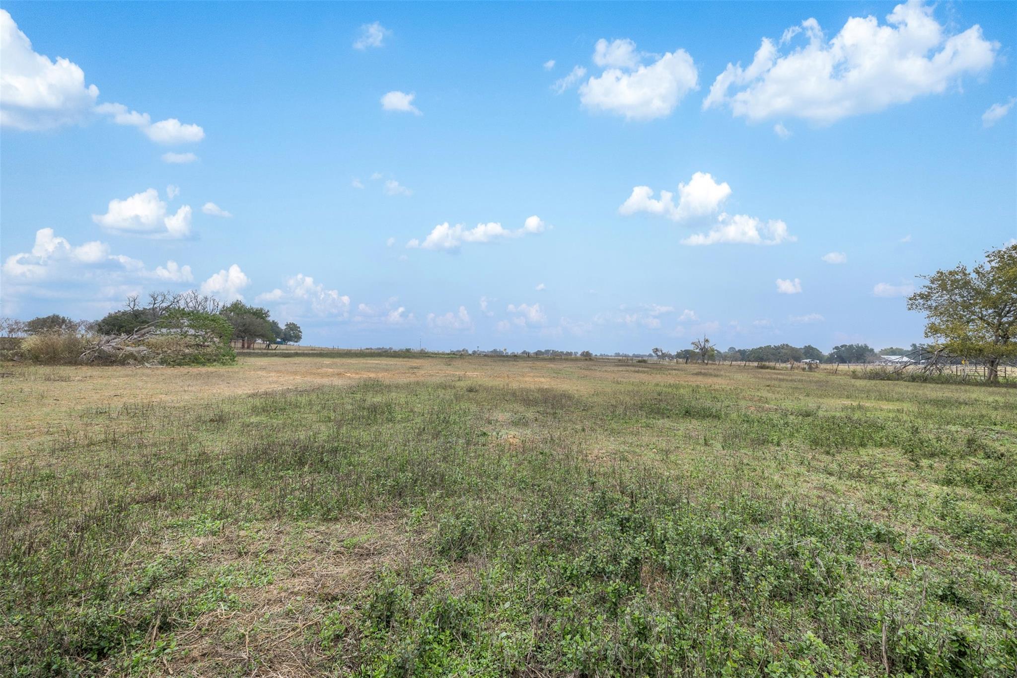 621 10th St, Lexington, TX 78947