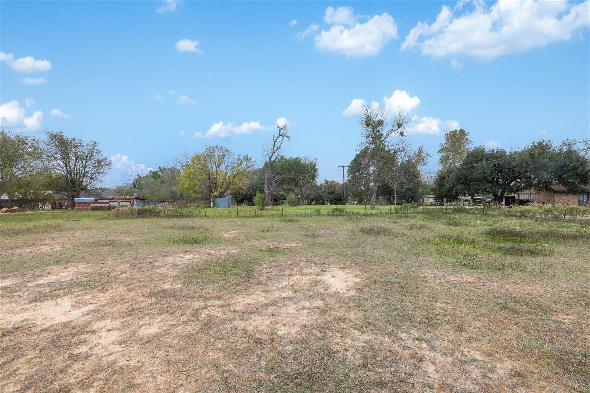 621 10th St, Lexington, TX 78947