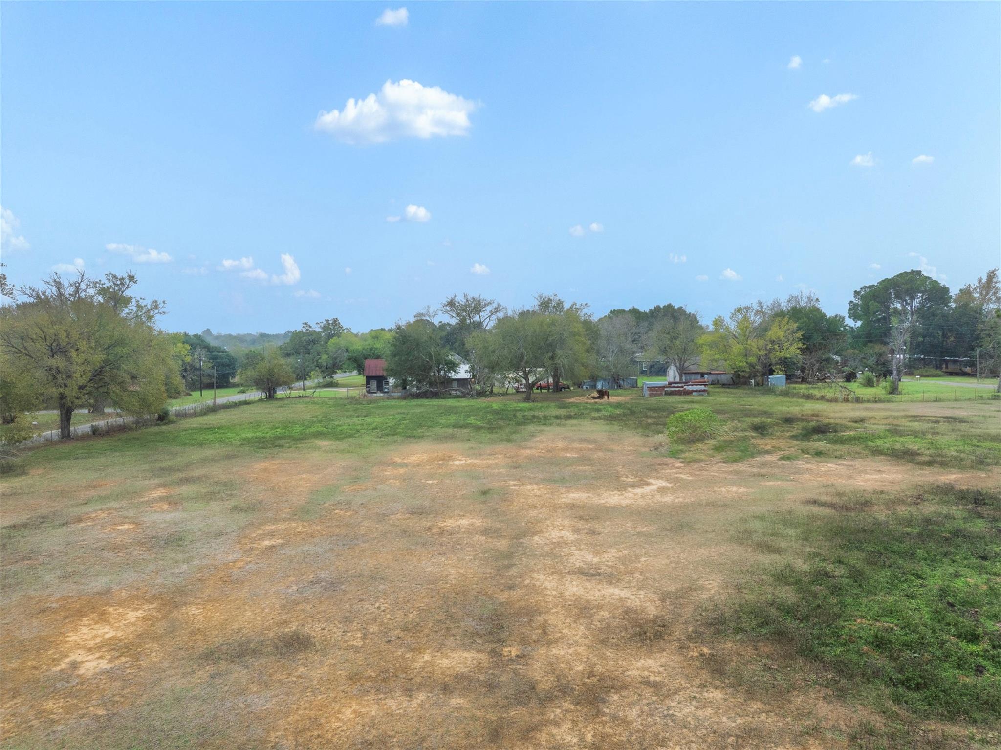 621 10th St, Lexington, TX 78947