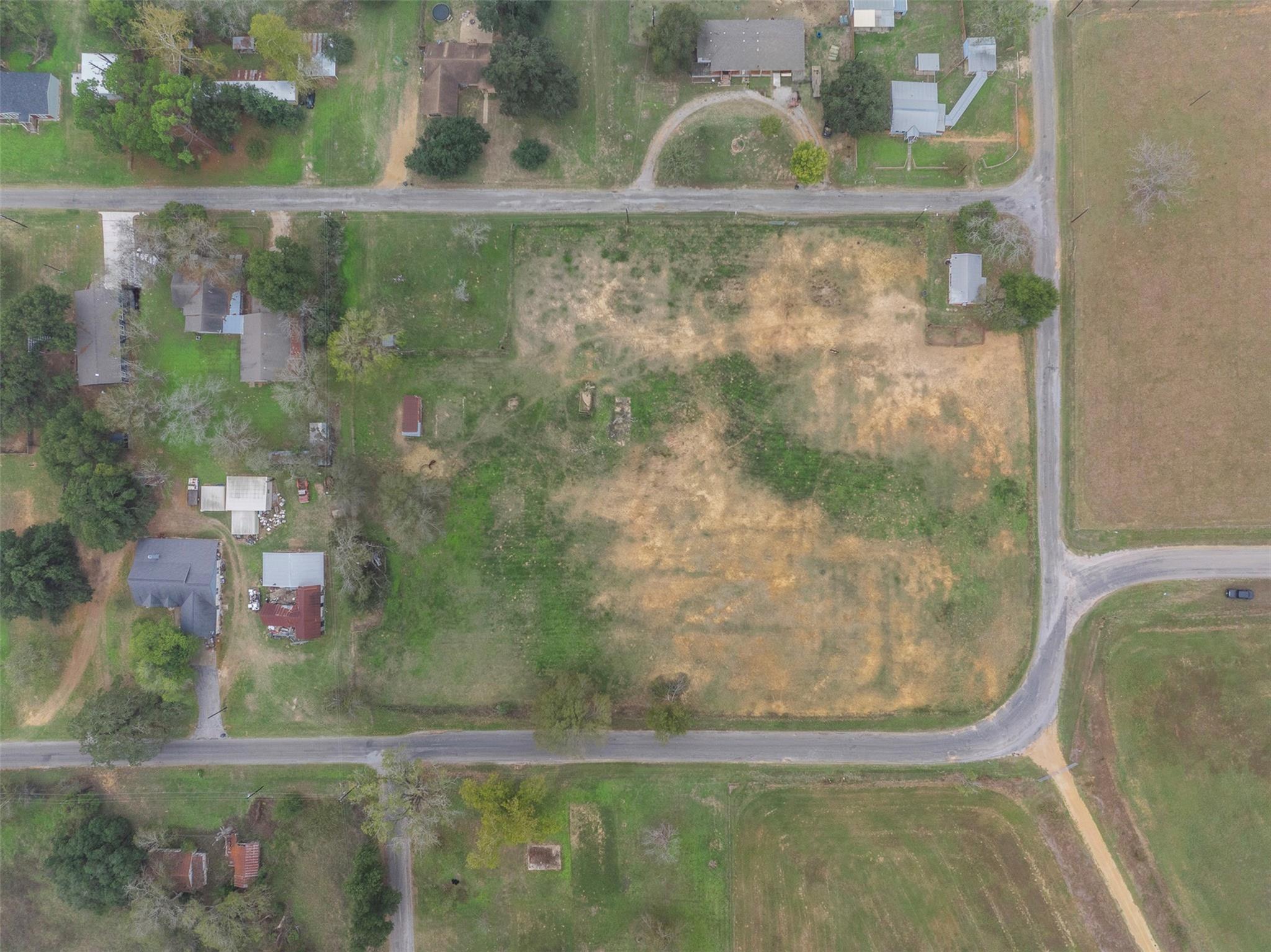 621 10th St, Lexington, TX 78947