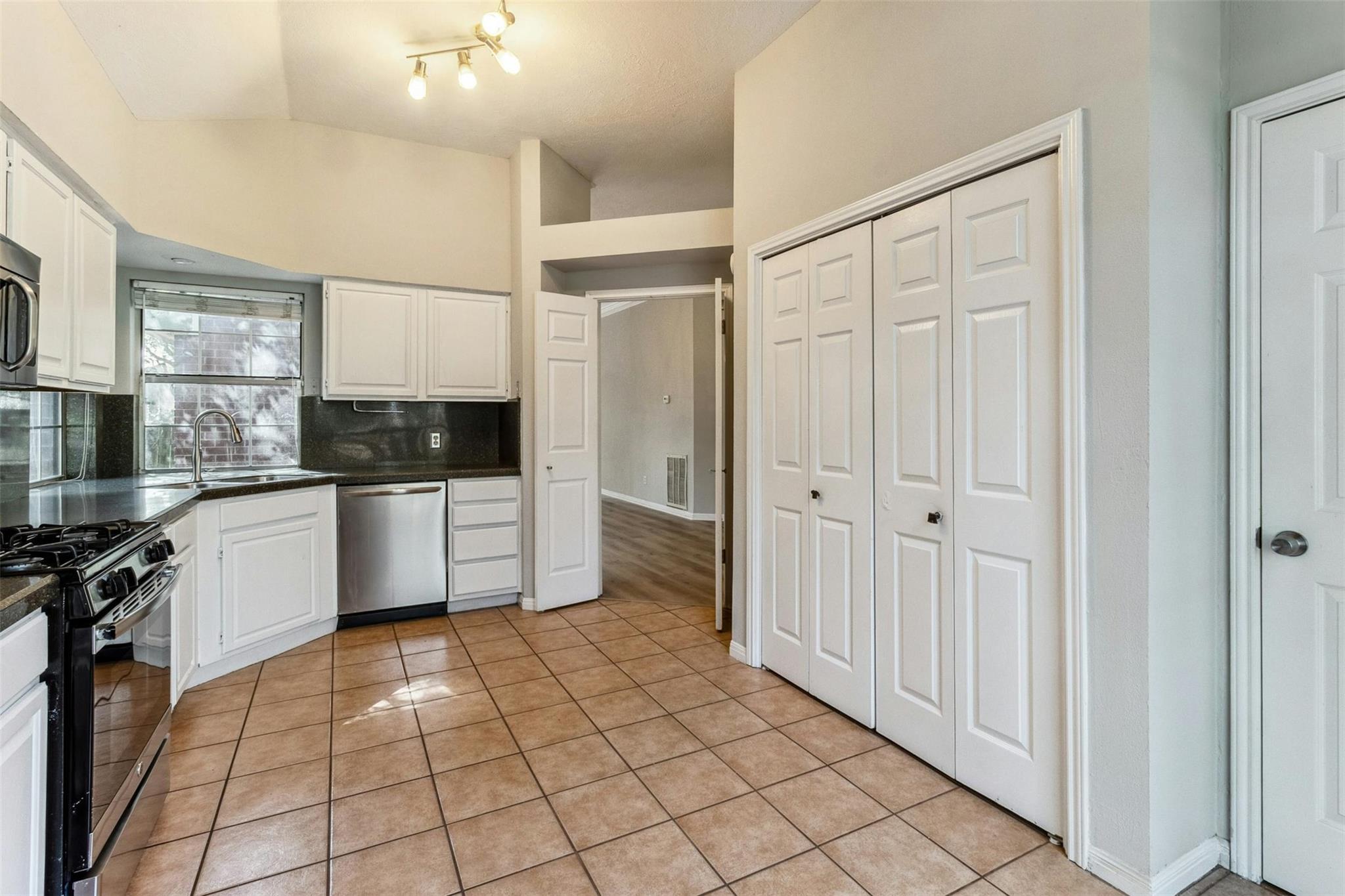 5905 Shanghai Pierce Rd, Austin, TX 78749