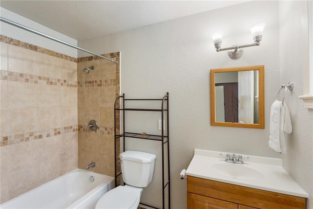 74 Julius St, Austin, TX 78702