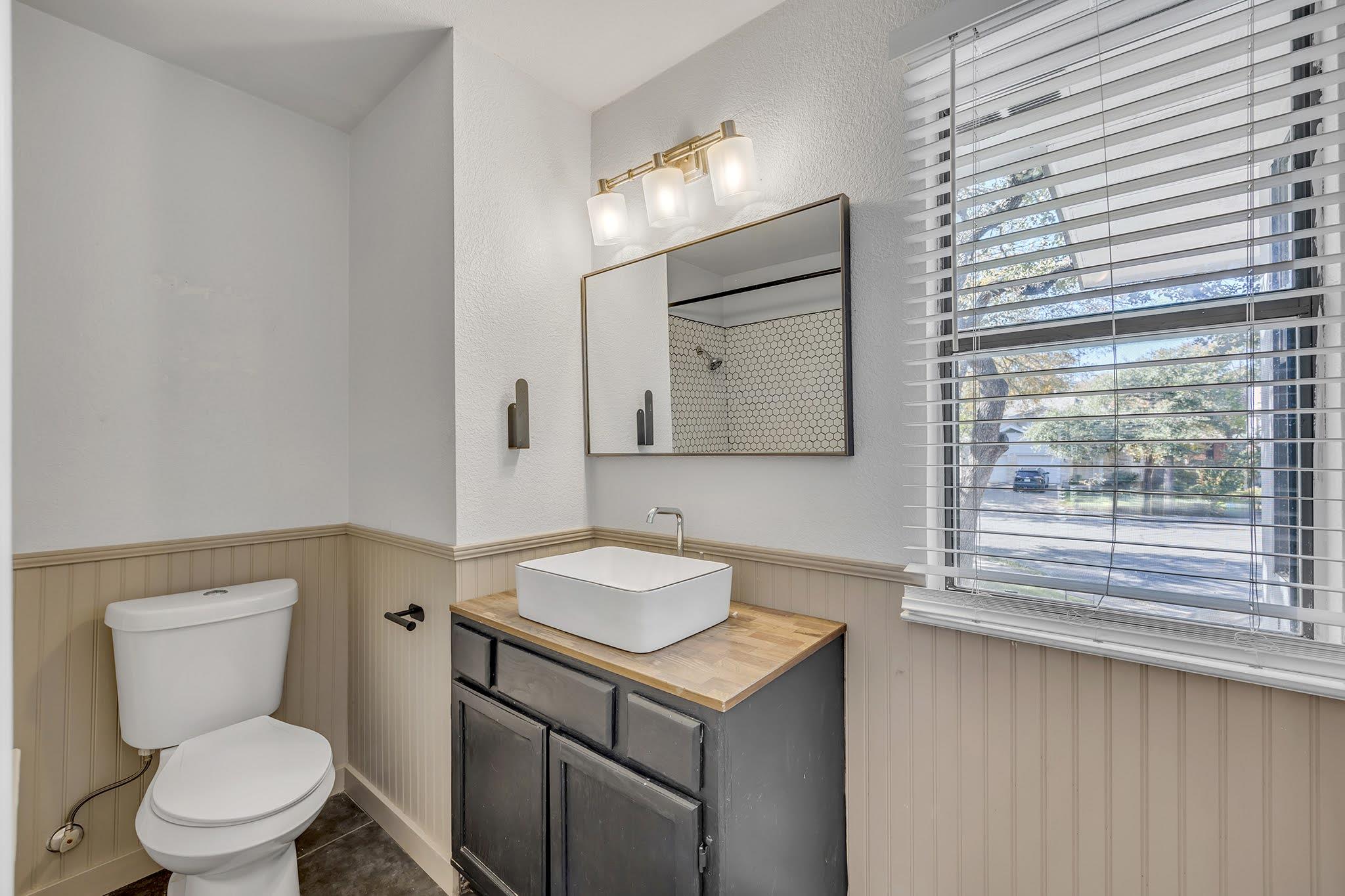 8102 TUSCARORA Trl # A, Austin, TX 78729