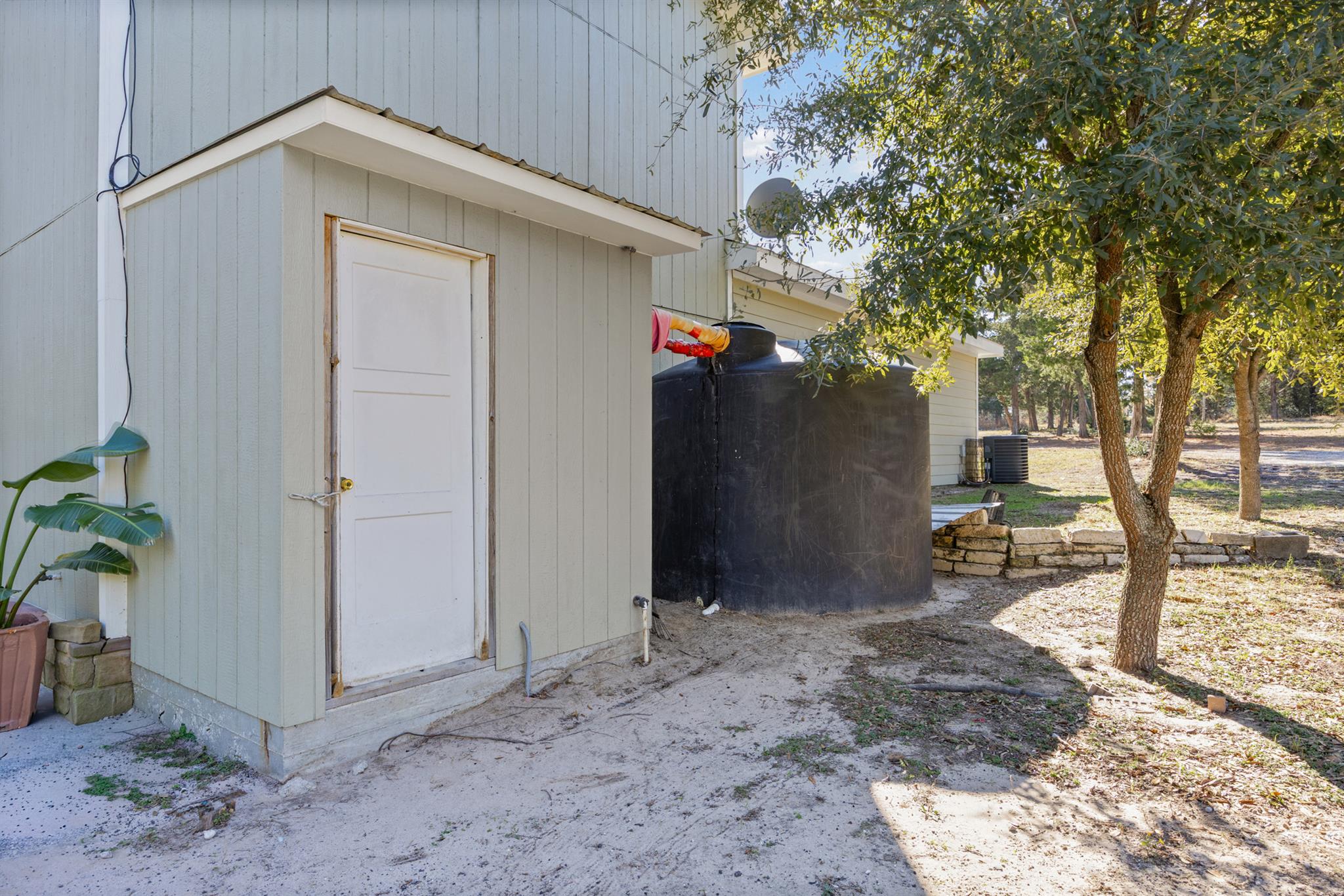 305 Whitesands Trl, Dale, TX 78616