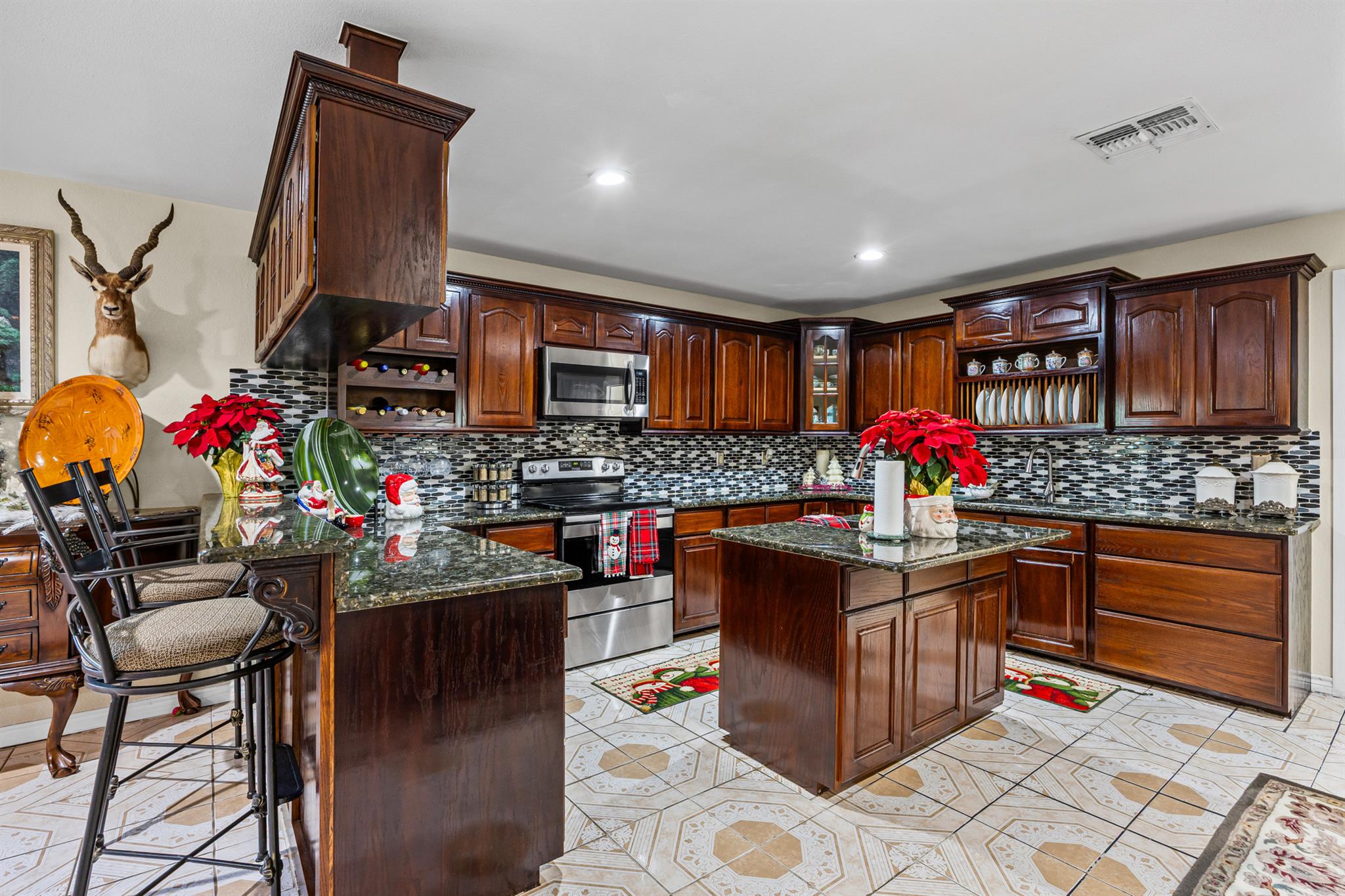 305 Whitesands Trl, Dale, TX 78616