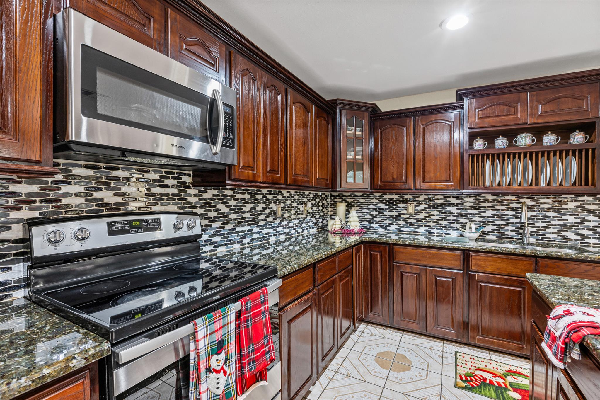 305 Whitesands Trl, Dale, TX 78616