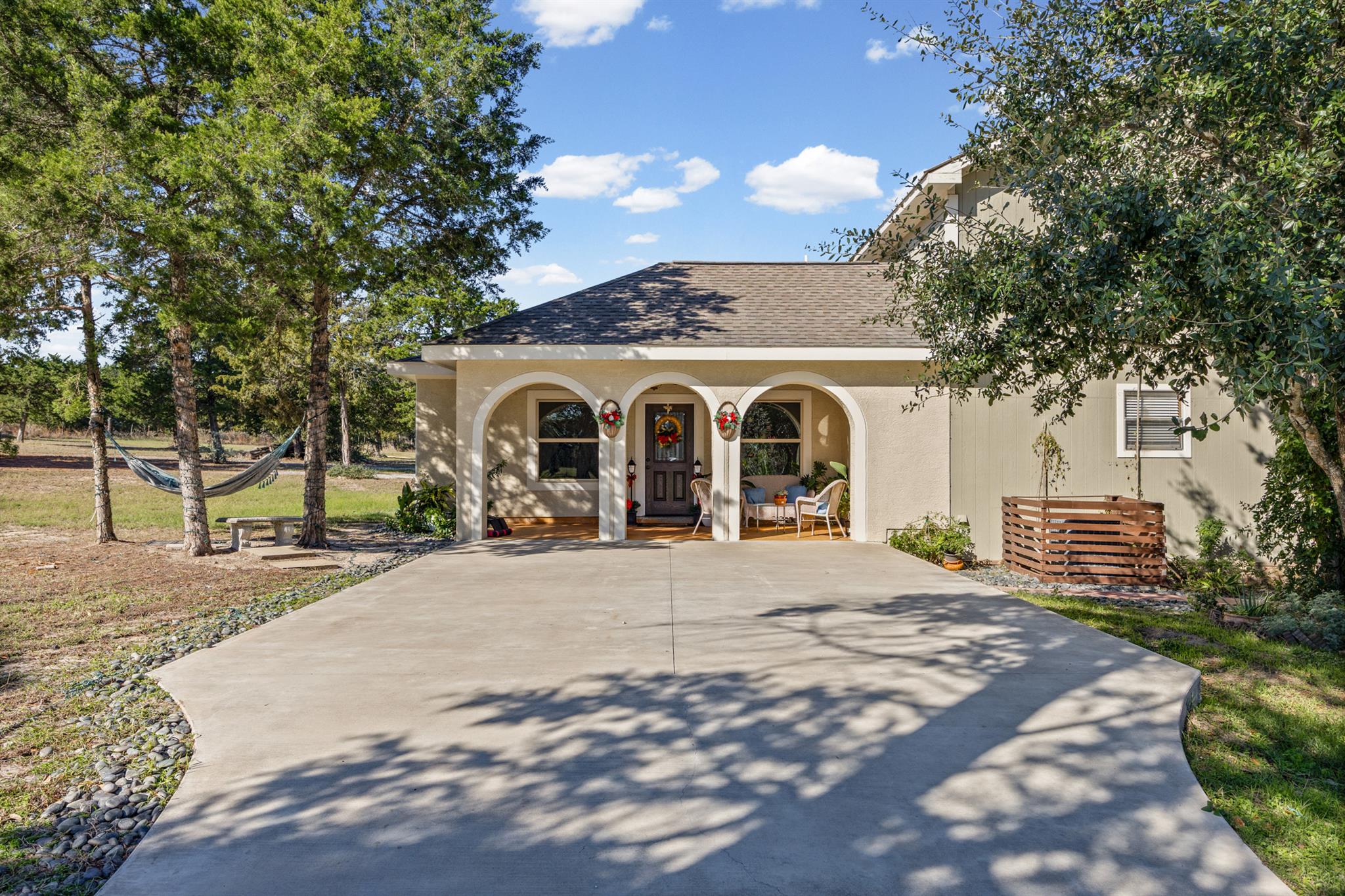 305 Whitesands Trl, Dale, TX 78616