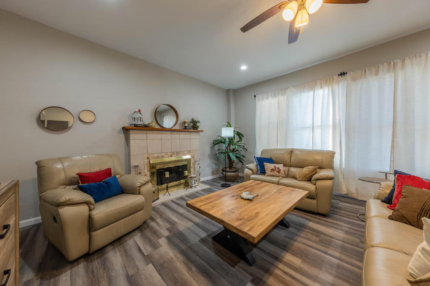 1212 N Main St, Elgin, TX 78621