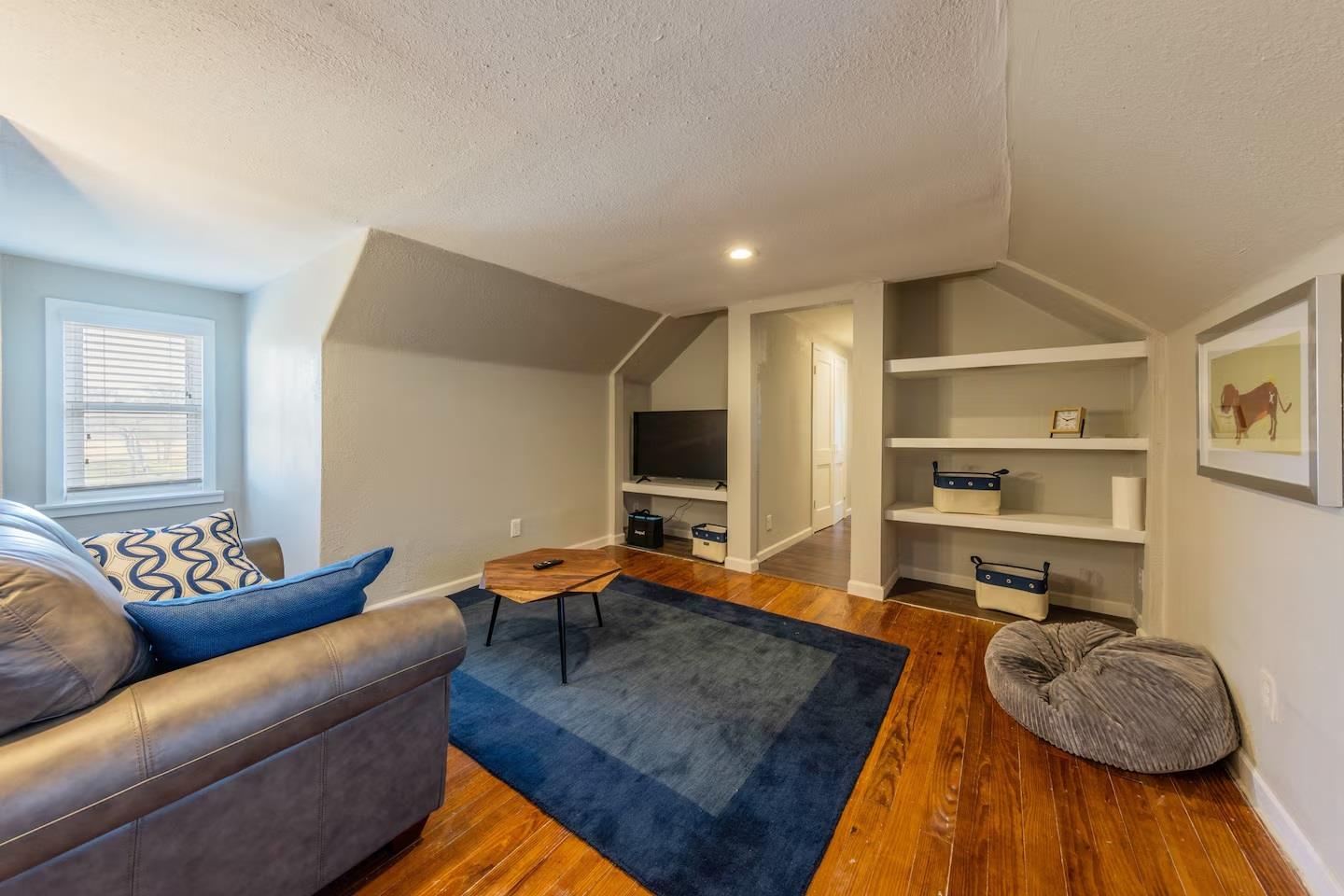 1212 N Main St, Elgin, TX 78621