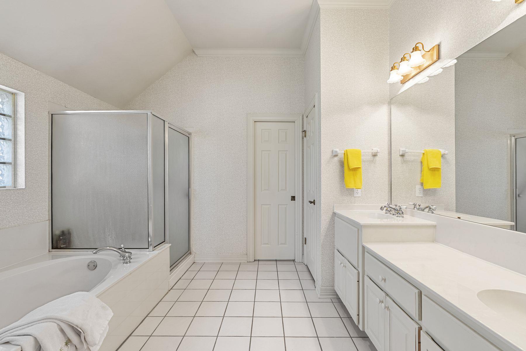 123 Clubhouse Dr, Lakeway, TX 78734