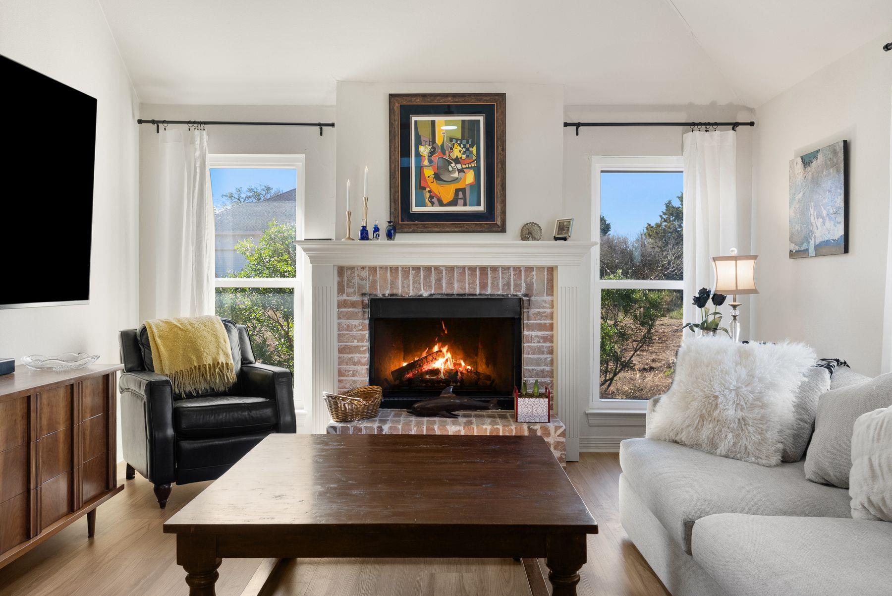 123 Clubhouse Dr, Lakeway, TX 78734