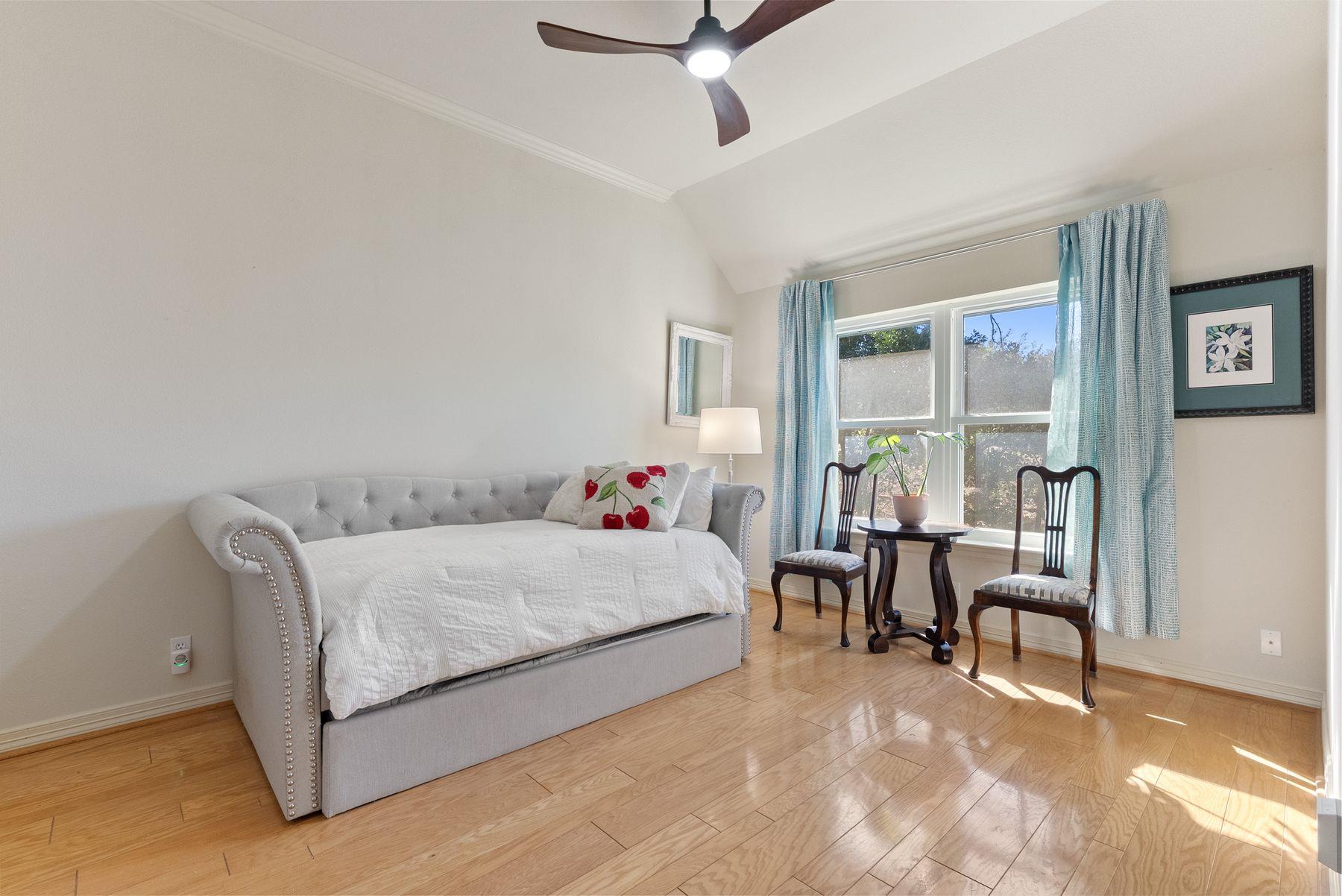 123 Clubhouse Dr, Lakeway, TX 78734