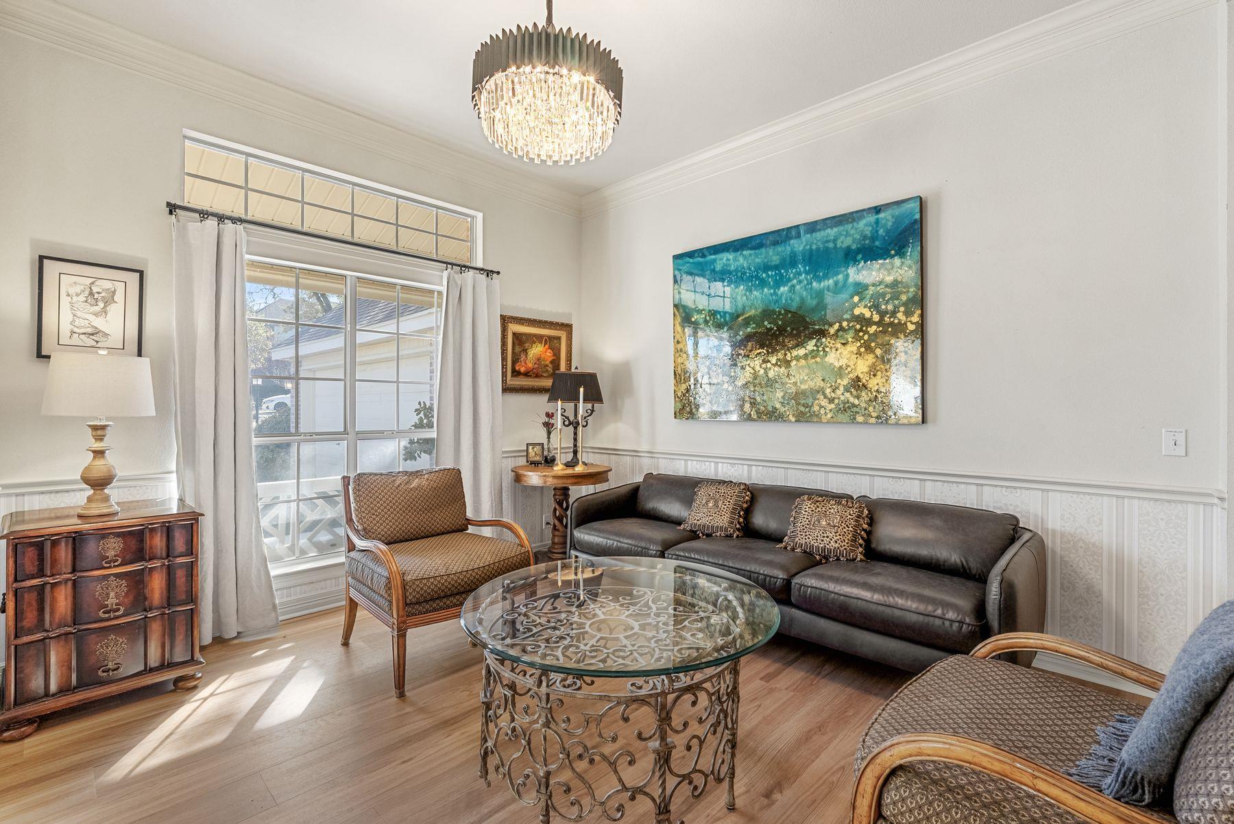 123 Clubhouse Dr, Lakeway, TX 78734